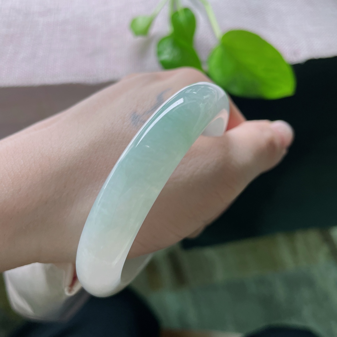 54.6/11.6/7.8，淡绿底正圈，清秀，洒脱随性，种老，佩戴温婉，洒金，ss56200a