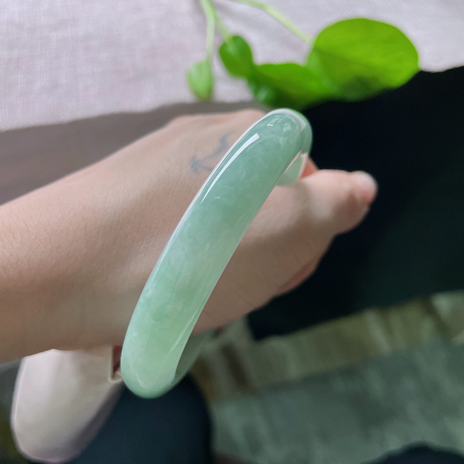 59.8/11.3/8.2绿底正圈，水润细腻，清雅高级，温柔大方，ss51873a..