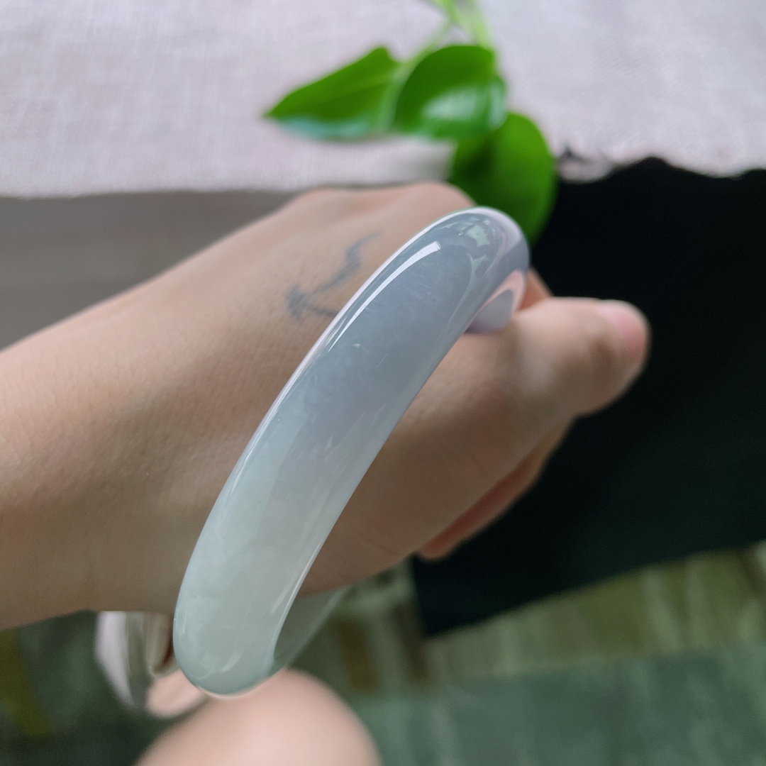 57/11.5/7.9，正圈，紫气东来，财运亨通，见光不失色，一点皮纹可以忽略，ss52880a