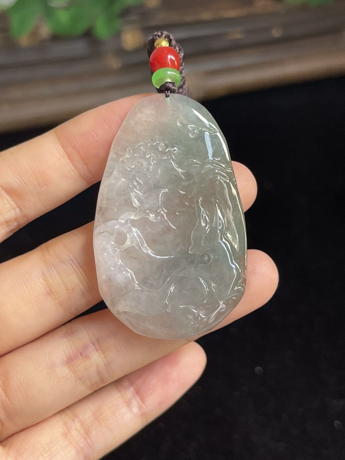 翡翠山水，配珠未测