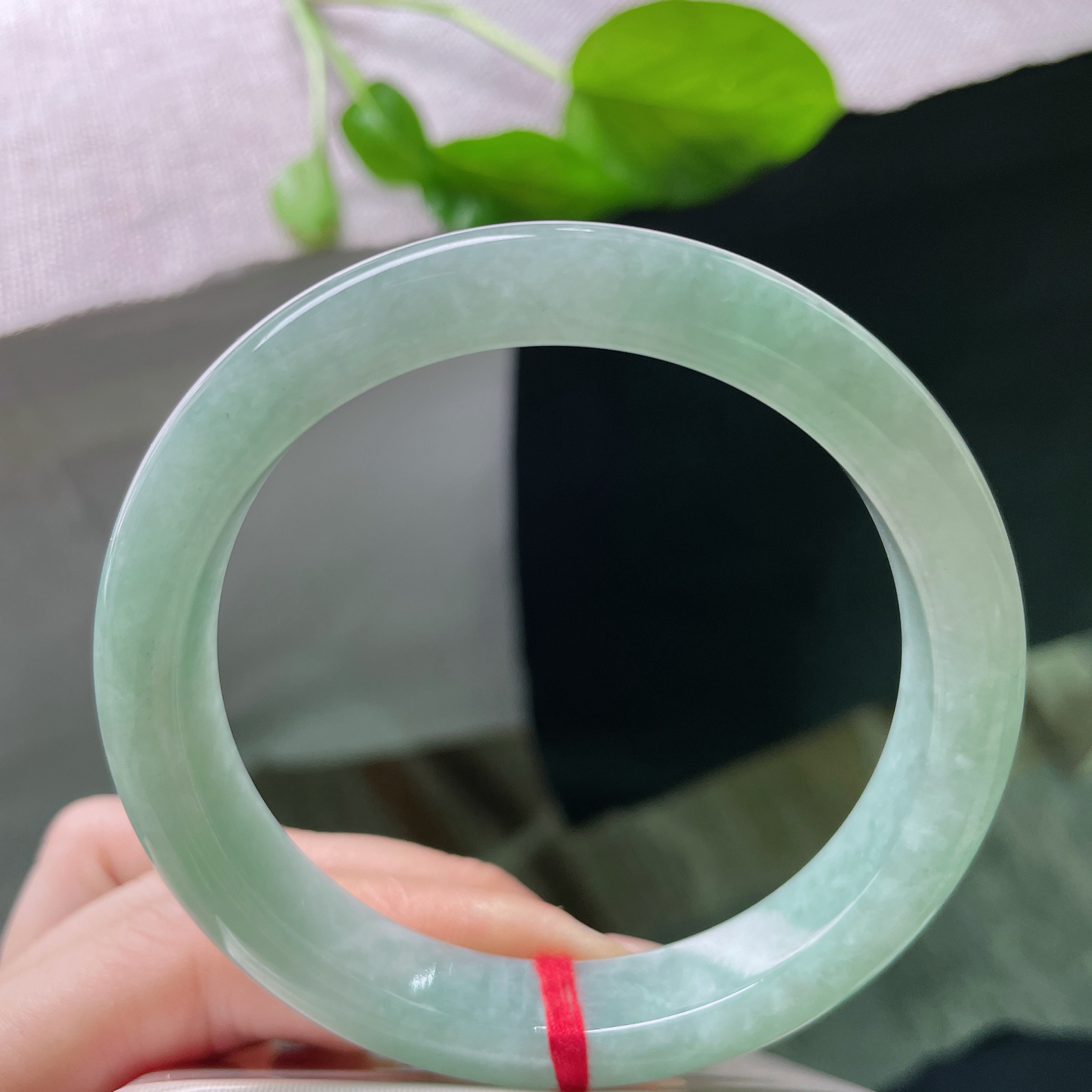 59.8/11.3/8.2绿底正圈，水润细腻，清雅高级，温柔大方，ss51873a..