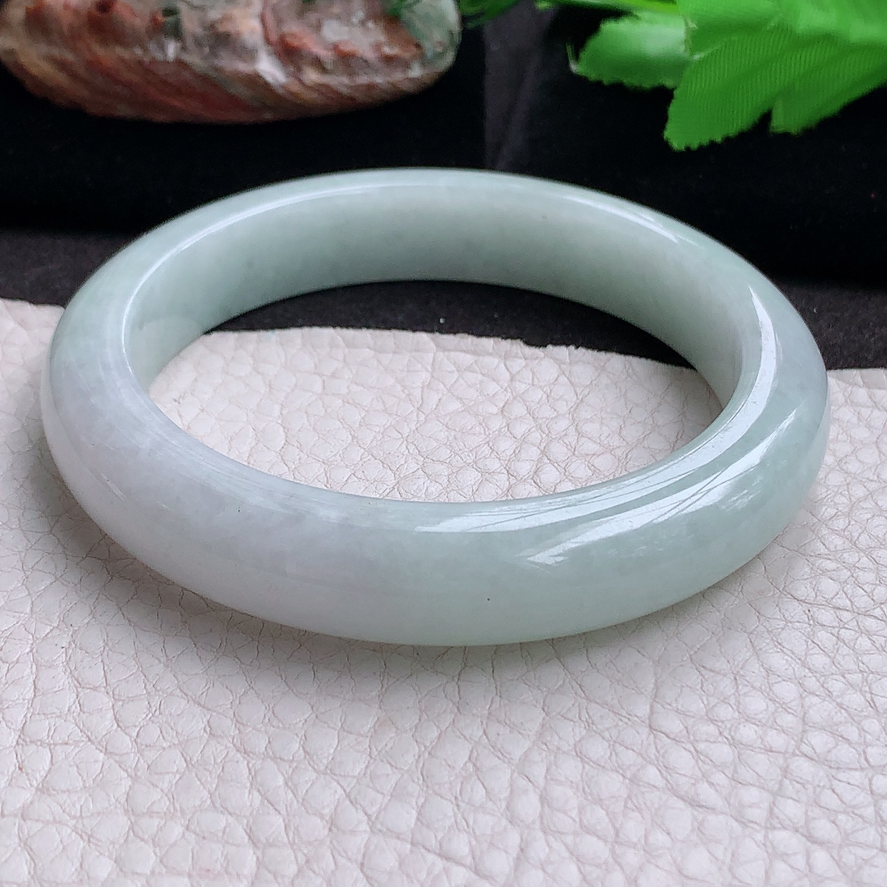 ll大圈口61*12.6*9平安镯 缅甸翡翠玉手镯 精美白月光胶感正圈玉手环