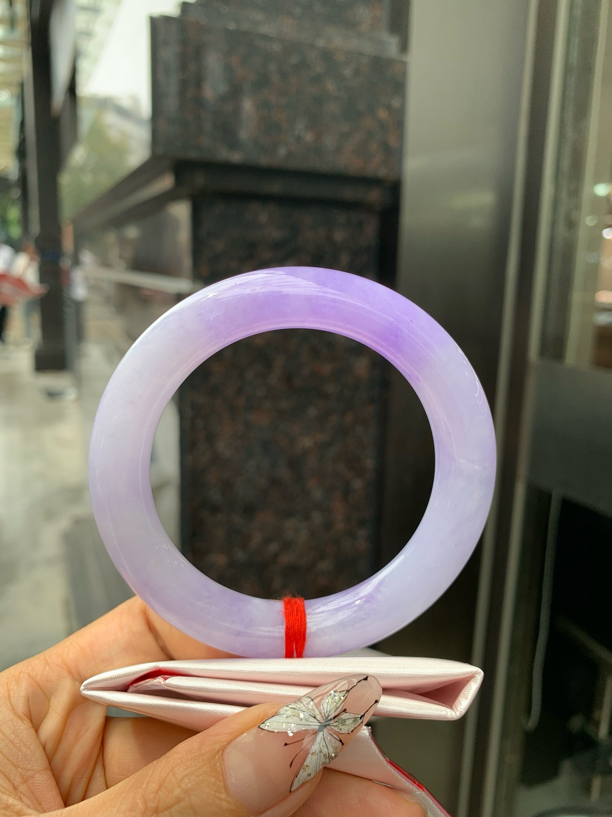 紫罗兰圆条
59-11.3-11.6
打灯多处细纹需要包容，底妆水润，满圈紫罗兰吸睛抢眼，浪漫迷人，