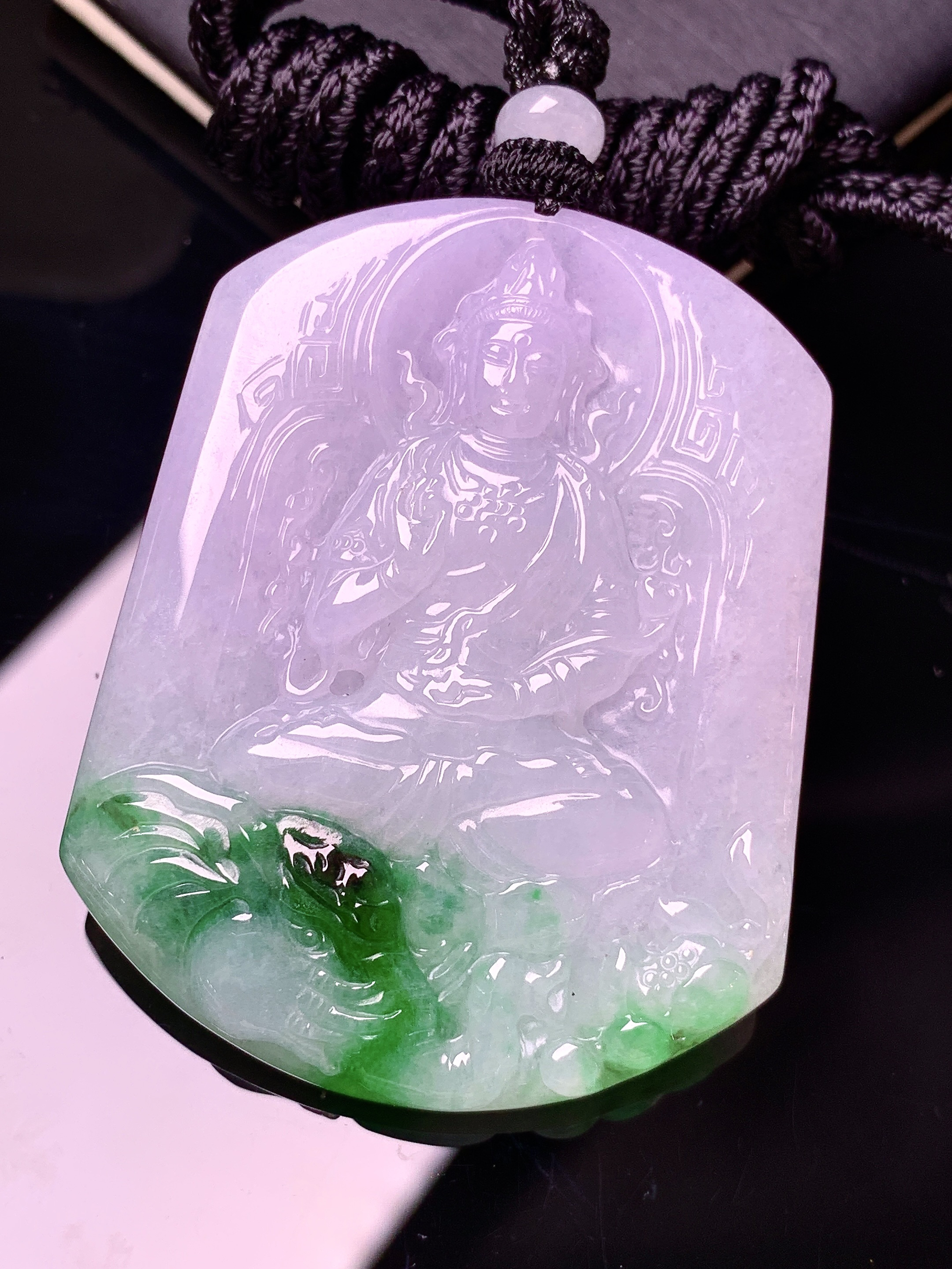 飘绿度母观音菩萨吊坠 玉质细腻 色泽艳丽清新 水润亮眼 整体尺寸47.5*37.3*5.2 w1