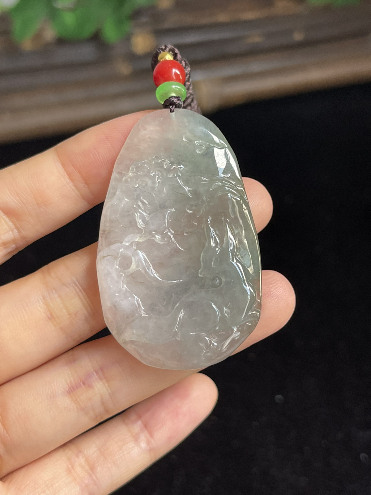 翡翠山水，配珠未测