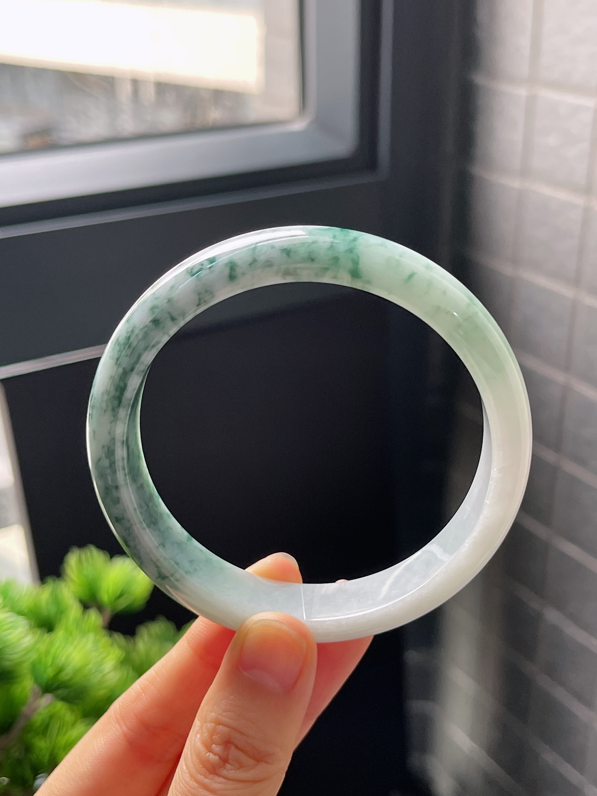 正圈59.6圈口，翡翠糯化种飘绿手镯