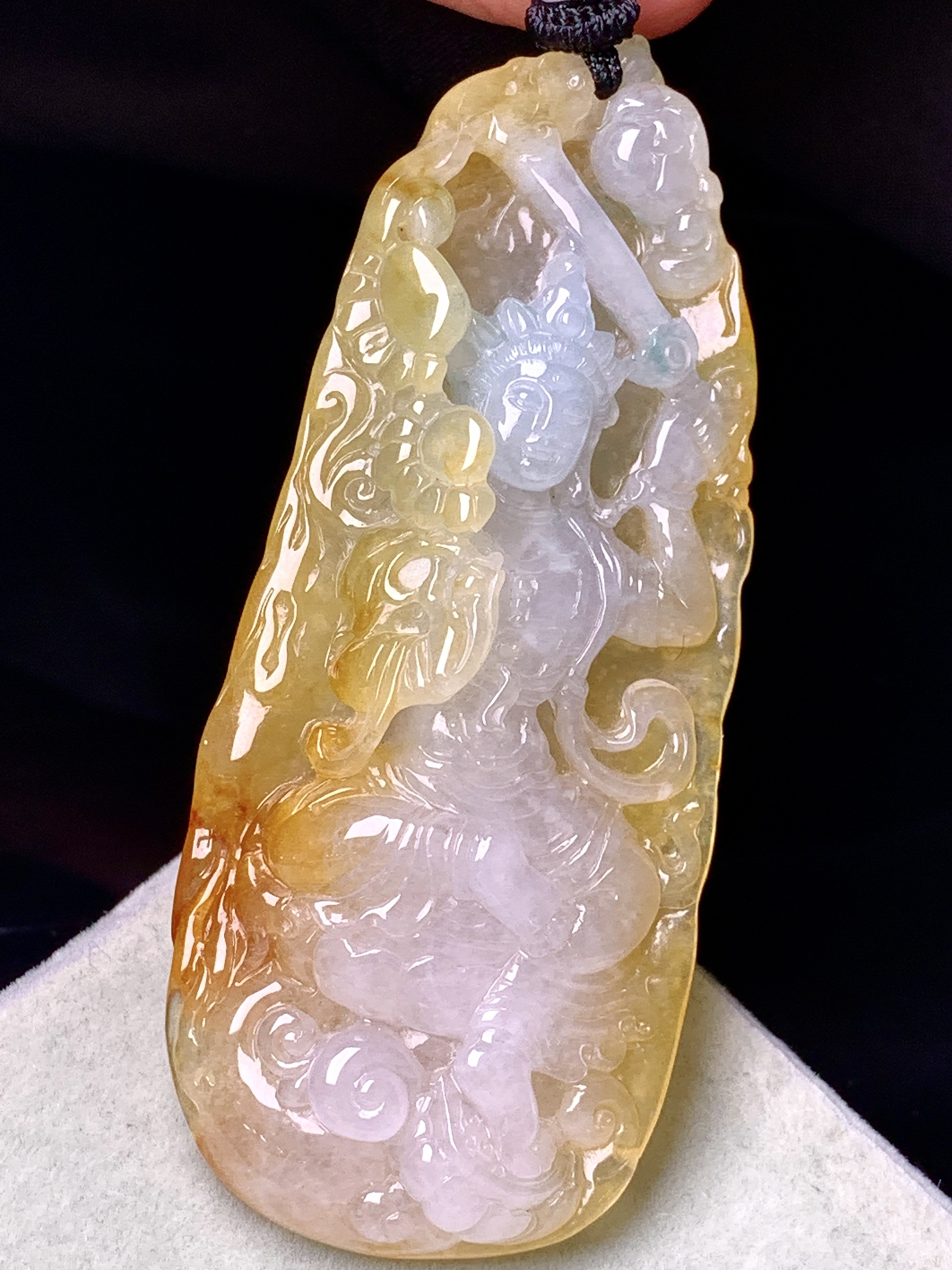 黄翡观音菩萨吊坠 玉质细腻 色泽艳丽清新 水润亮眼 整体尺寸69*29*11.5 w1