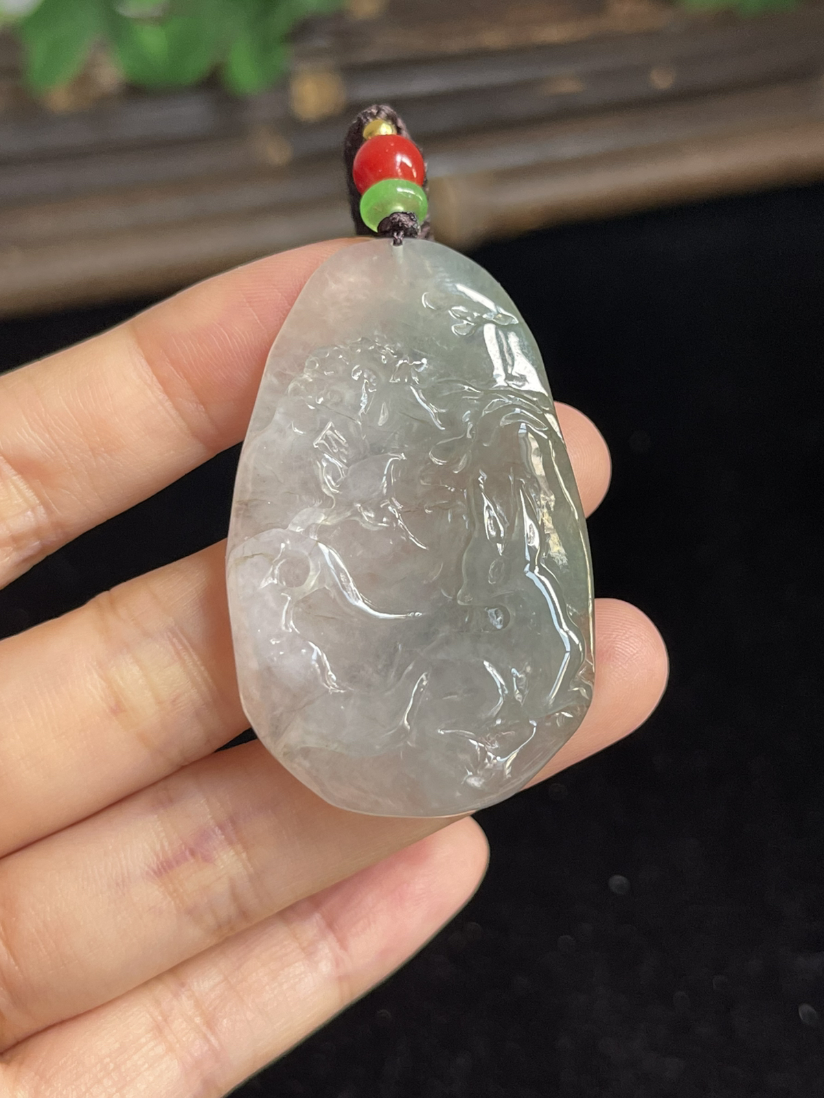 翡翠山水，配珠未测