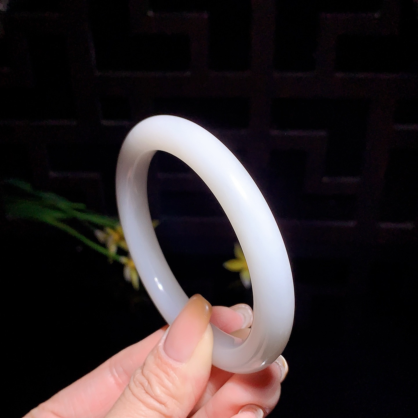 和田玉57圈羊脂白手镯！玉质细腻油润 底色纯净 无裂无杂 脂粉好，品质高。