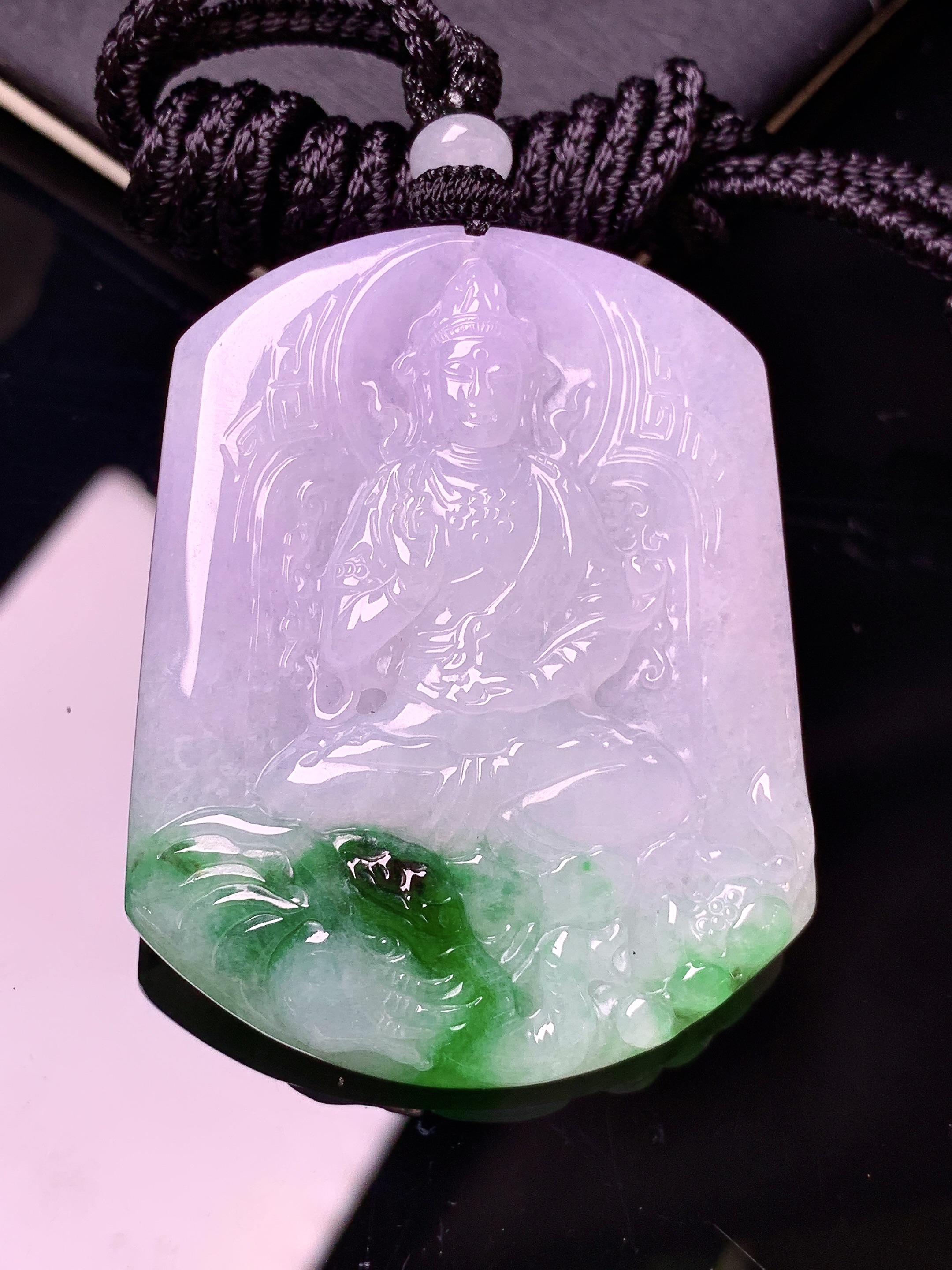 飘绿度母观音菩萨吊坠 玉质细腻 色泽艳丽清新 水润亮眼 整体尺寸47.5*37.3*5.2 w1
