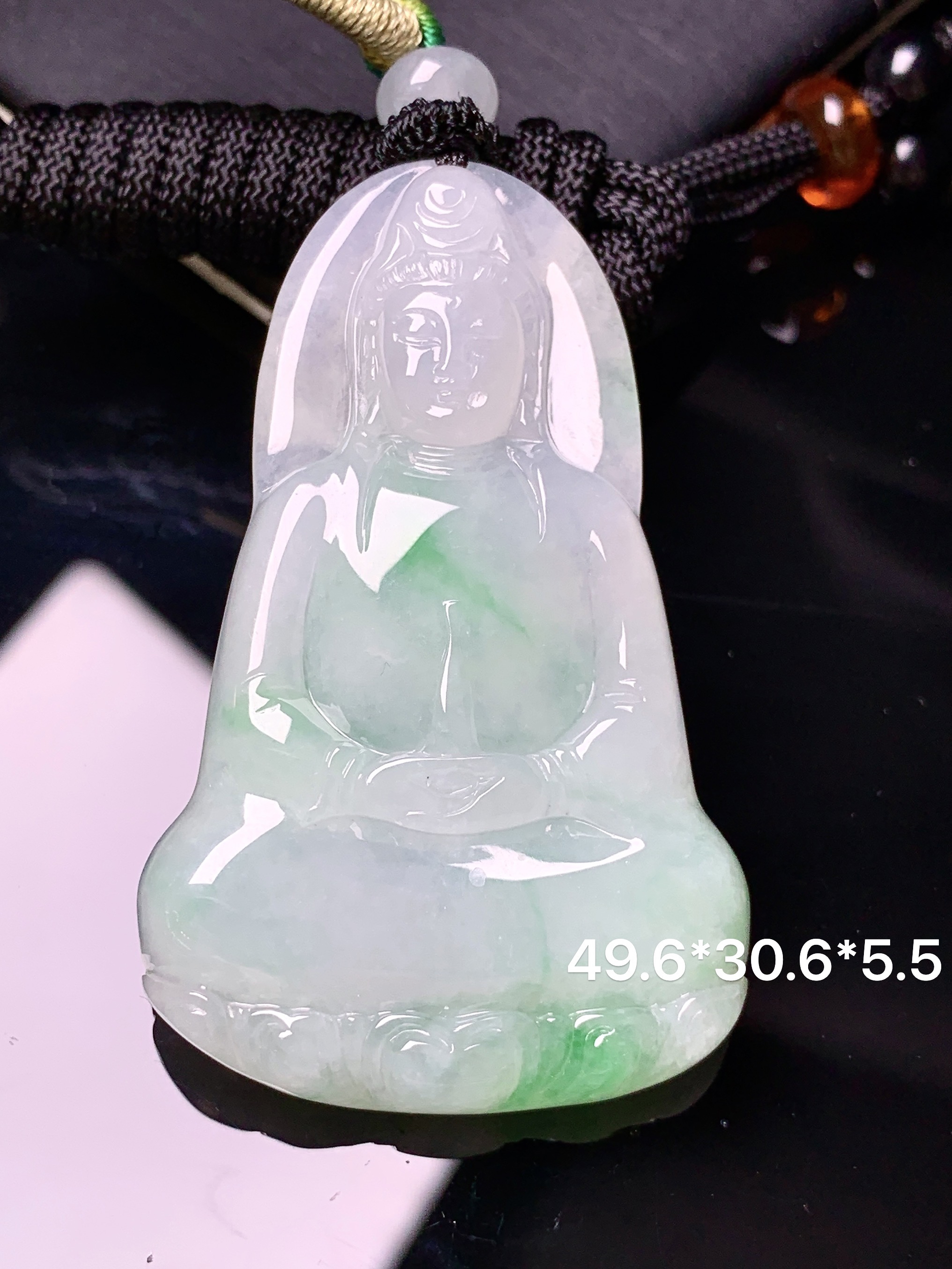 飘绿观音菩萨吊坠 玉质细腻 色泽艳丽清新 水润亮眼 整体尺寸49.6*30.6*5.5 w1