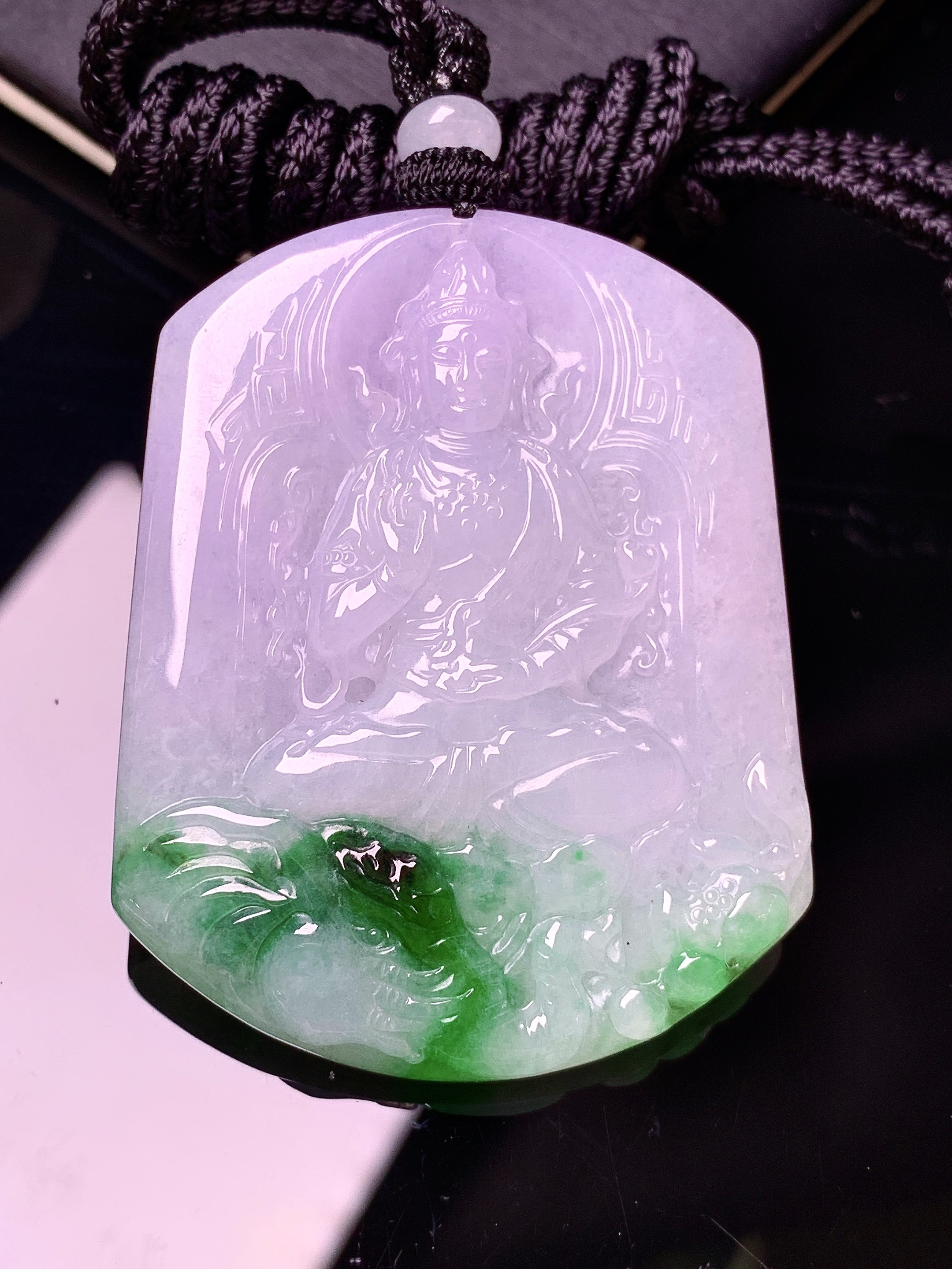 飘绿度母观音菩萨吊坠 玉质细腻 色泽艳丽清新 水润亮眼 整体尺寸47.5*37.3*5.2 w1