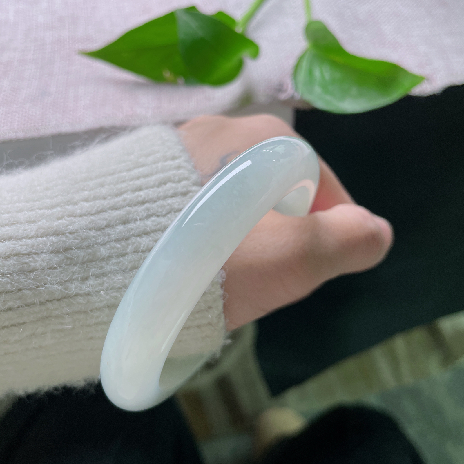 57.5/12.2/8.8绿底正圈，温馨怡人，料子干净清爽，纤尘不染，小家碧玉，ss51135a..