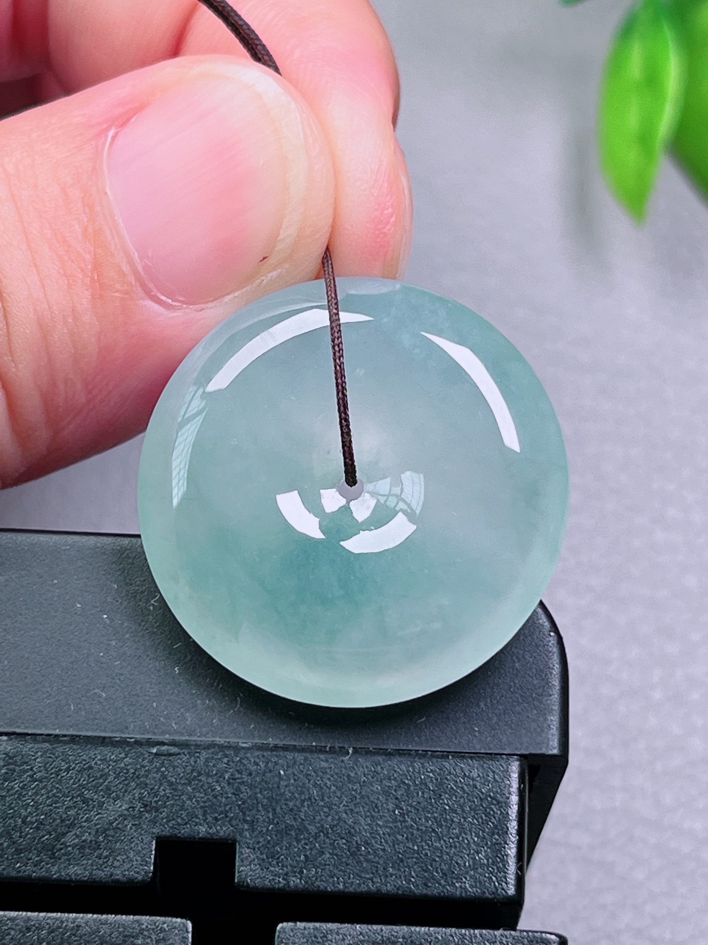 冰种平安扣，无裂，油洁，冰透水润，起荧光，尺寸：25.4-5.9