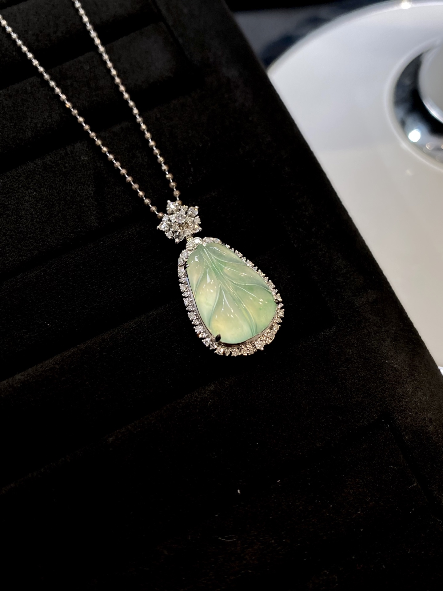 飘绿花叶子吊坠·金 整·26.5-13.6-8.6mm 裸·15.4-10.8-3.8mm