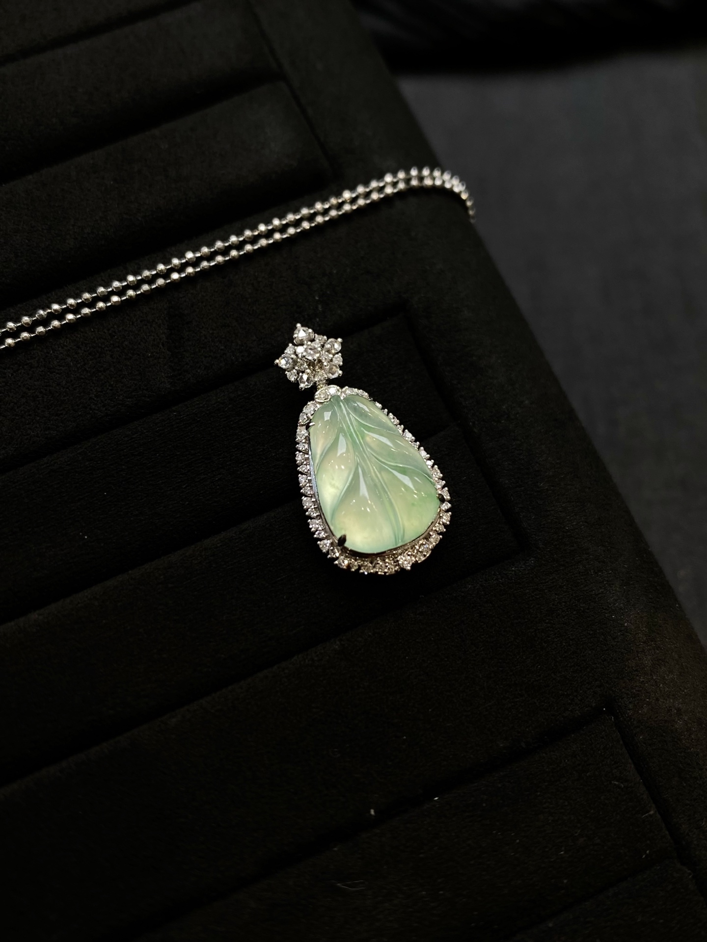 飘绿花叶子吊坠·金 整·26.5-13.6-8.6mm 裸·15.4-10.8-3.8mm