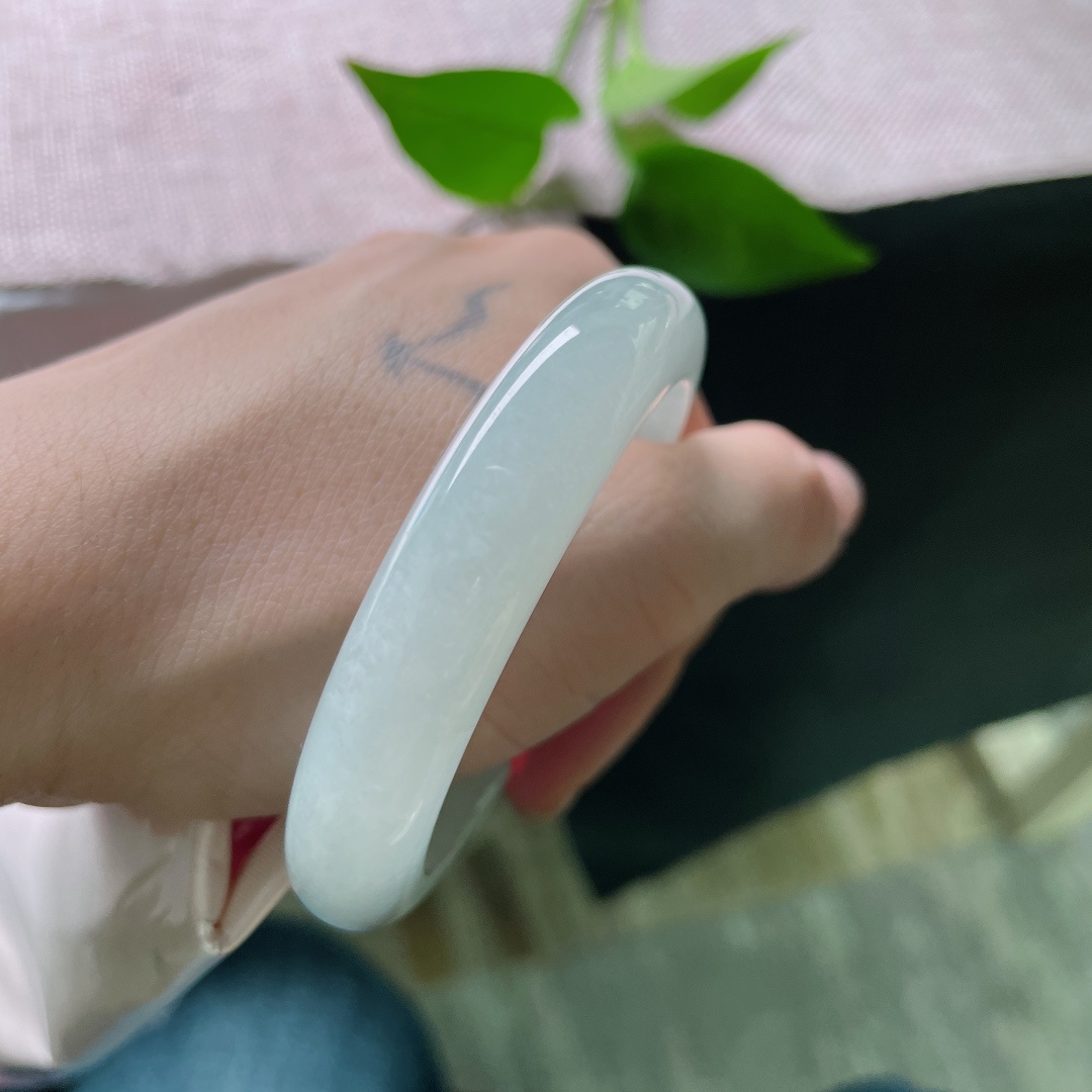 51.1/11.2/8，冰晴正圈，晶莹玉润，种老，小清新，碧水盈盈，一点洒乌鸡，无裂，ss51440a