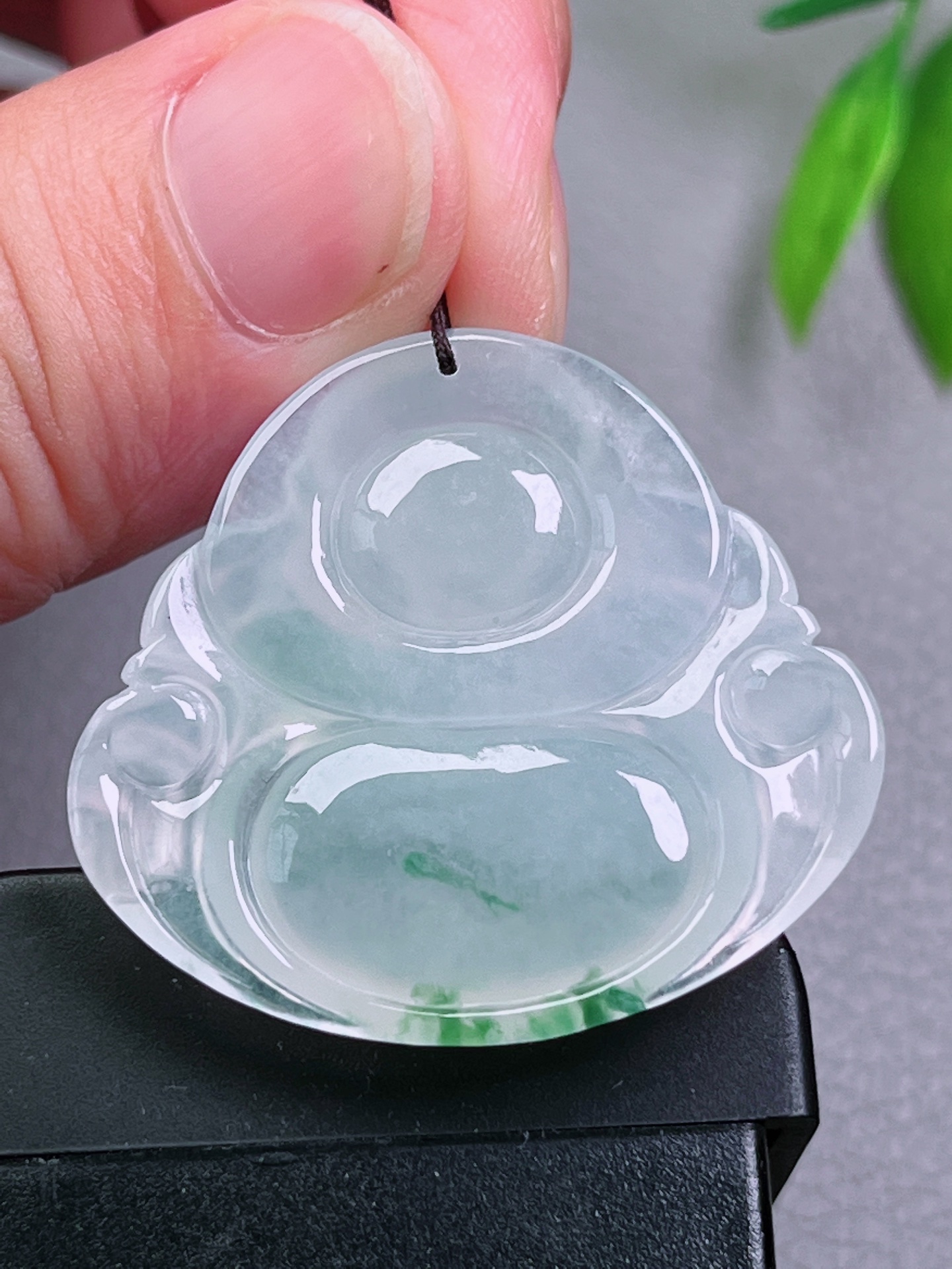 冰种飘花佛公，无裂，油洁精致，冰透水润，起荧光，尺寸：31.5-34.9-6.1