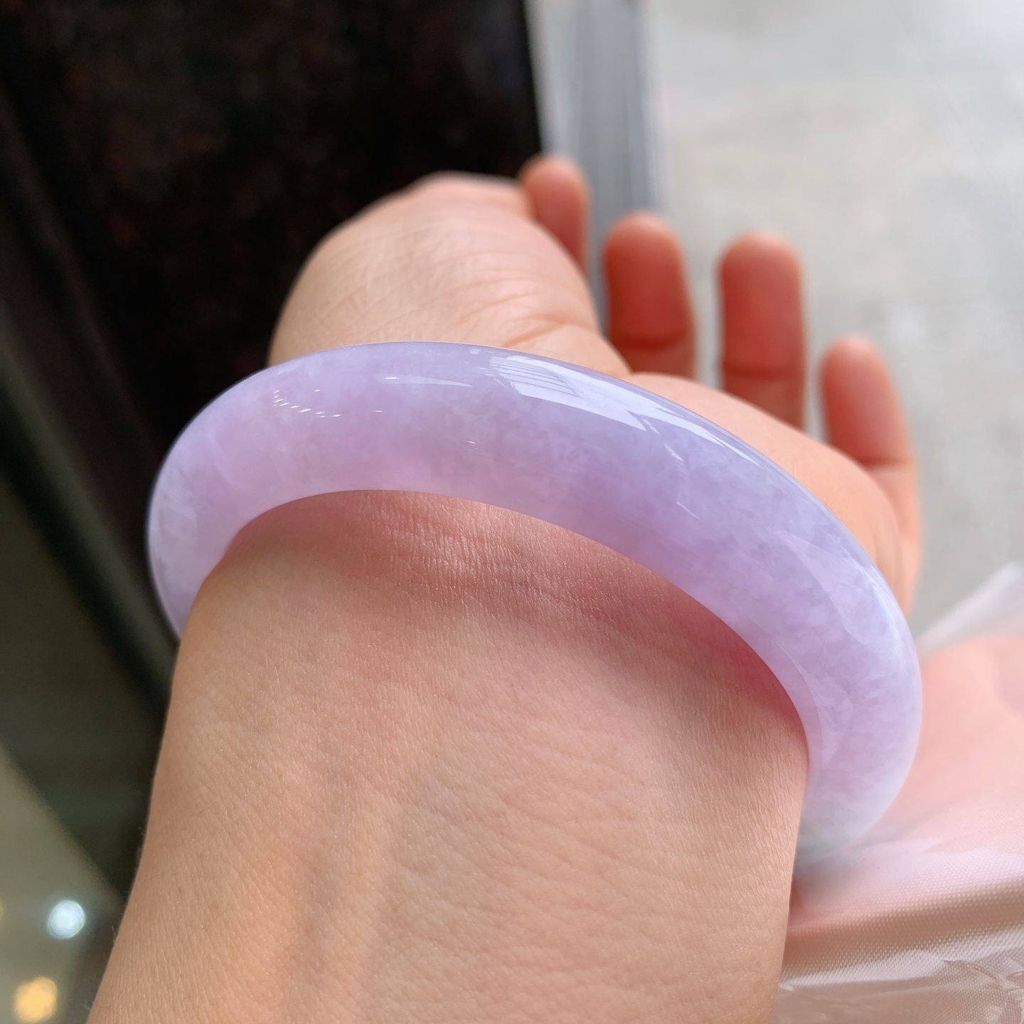 正圈粉紫 微晶体纹，尺寸：57.2/12.1/8.7 见光不失