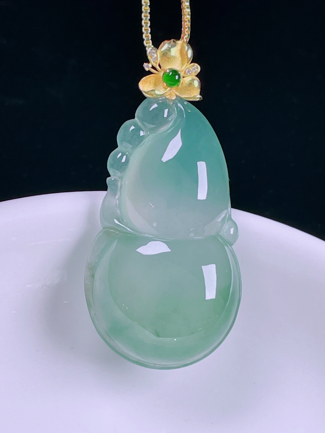 ️冰绿葫芦，老种起光，细底通透，尺寸：38.7/32.5/18.6/8.3mm0517