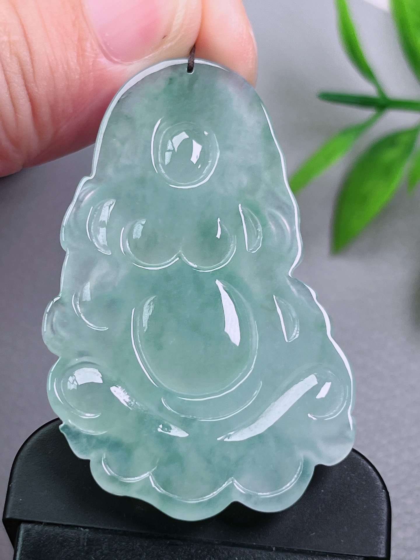 冰种黄财神，黄财神，无裂，玉质油洁，冰透水润，起荧光，尺寸：53.6-33.3-5.5