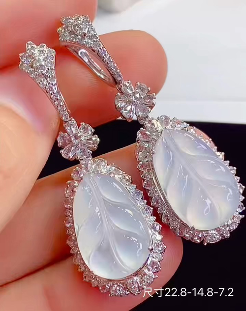 ️收藏精品 18k金+钻玻璃种大树叶耳坠，饱满圆润晶莹剔透，款式时尚百搭，性比高，无裂，22.8-