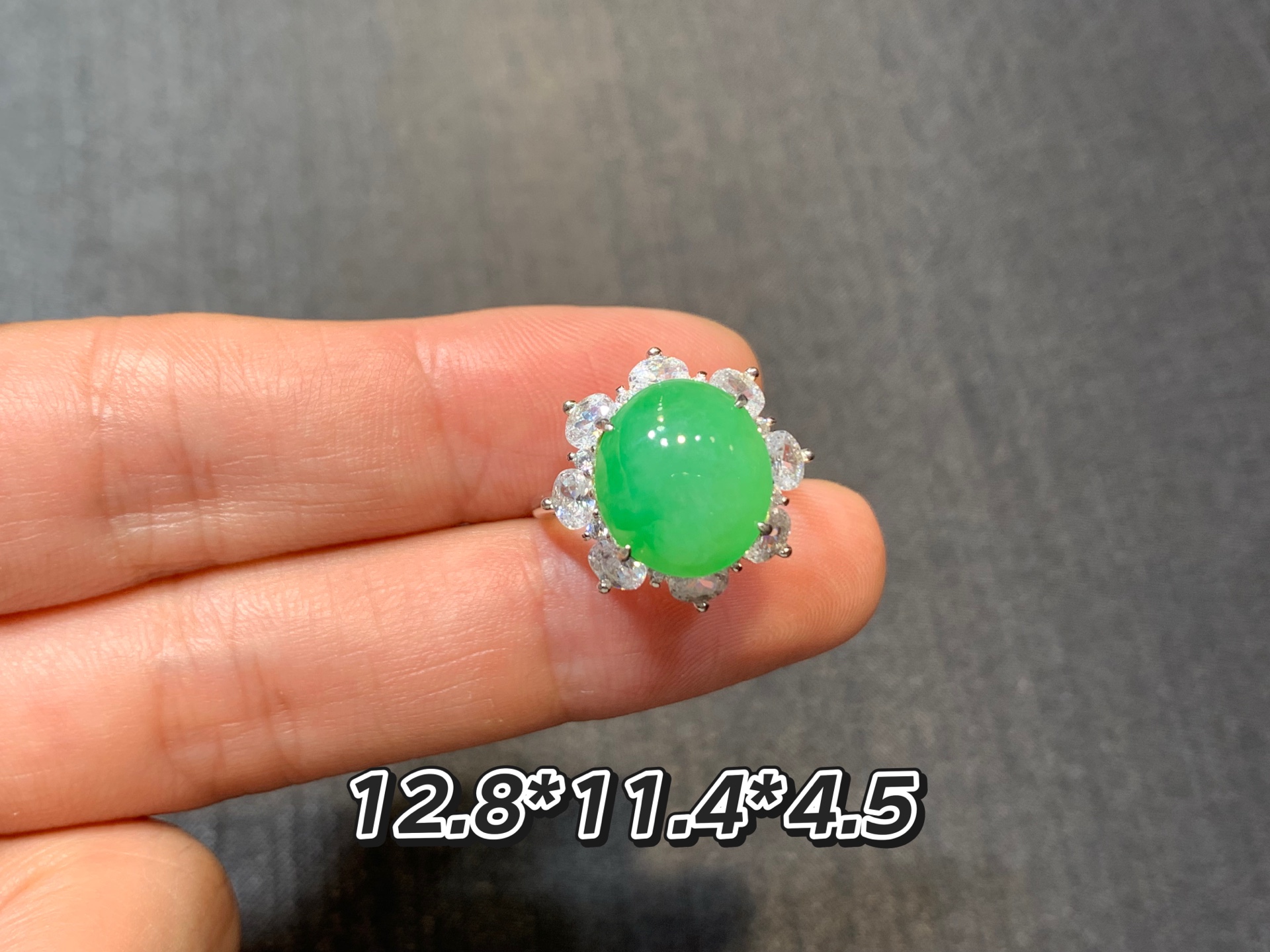 阳绿蛋面戒指 s925银 不议，12.8-11.4-4.5