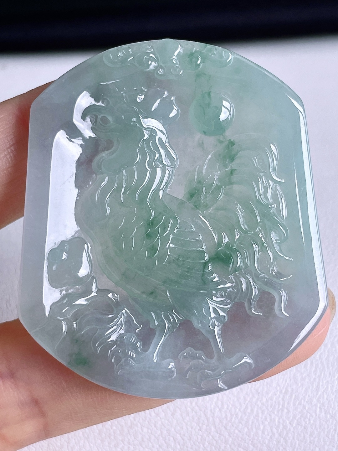 糯冰飘花生肖鸡牌吊坠 说明 缅甸 无裂,性比高 尺寸52-44-5.6 重量28.4克