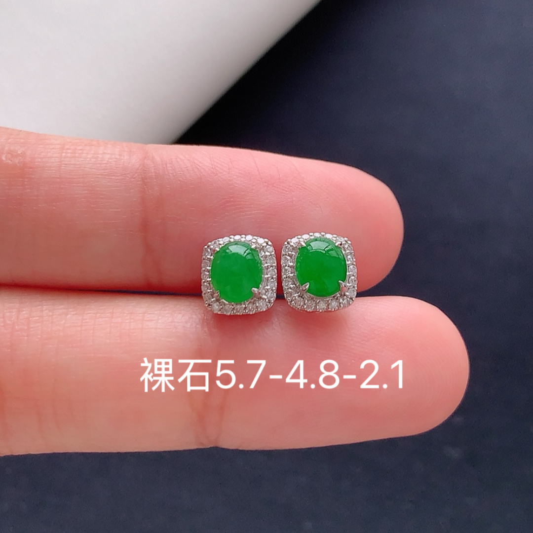 ️阳绿耳钉 翠色明媚，饱满冰润细腻，佩戴优雅迷人 货号2843，5.7-4.8-2.1