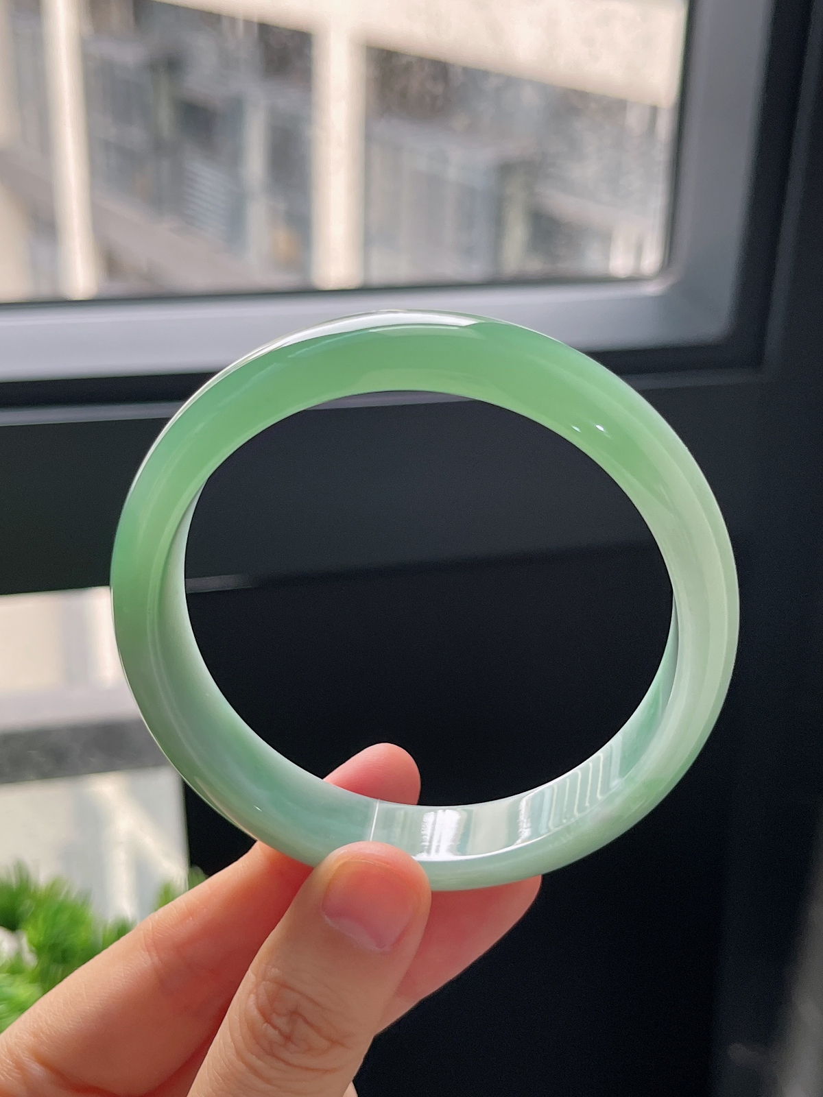 正圈61圈口，翡翠冰糯种绿色手镯