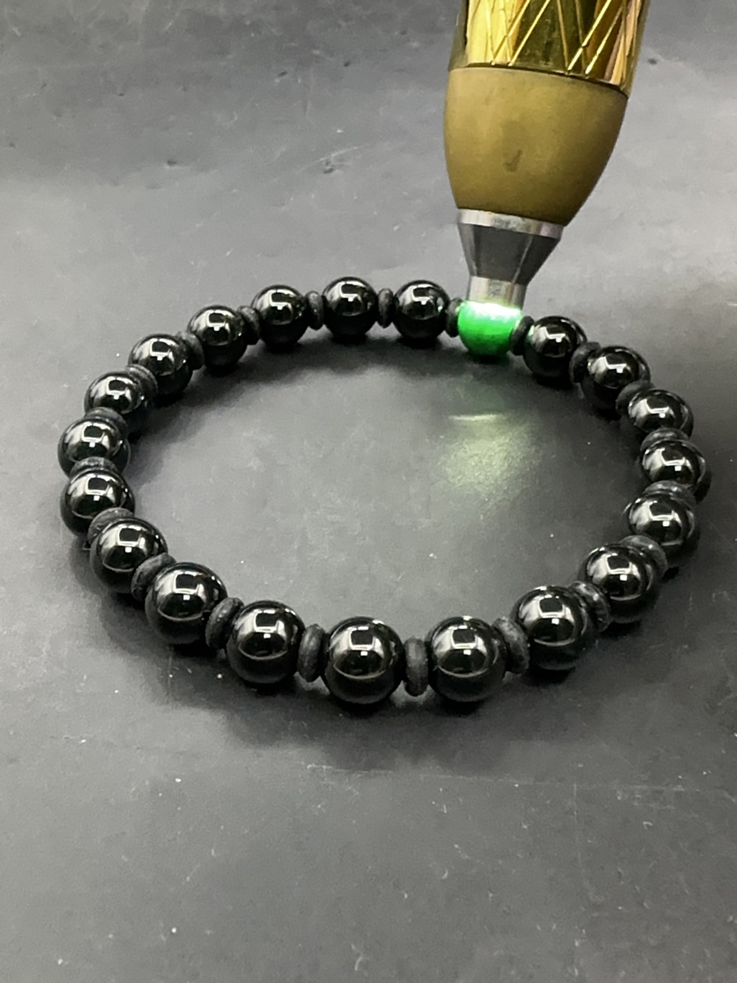 ️【墨翠手串8mm】老坑高冰   黑度极黑  灯照全透  呈帝王绿  种老起光   底极细腻  圆润饱满