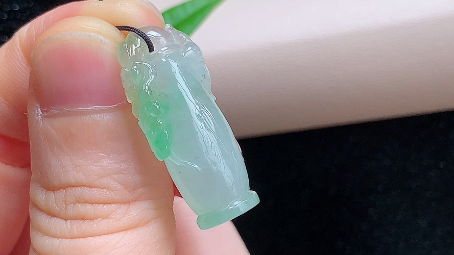 ️ 花瓶，无裂，尺寸27.8-12.3-7.6mm，包A附证书