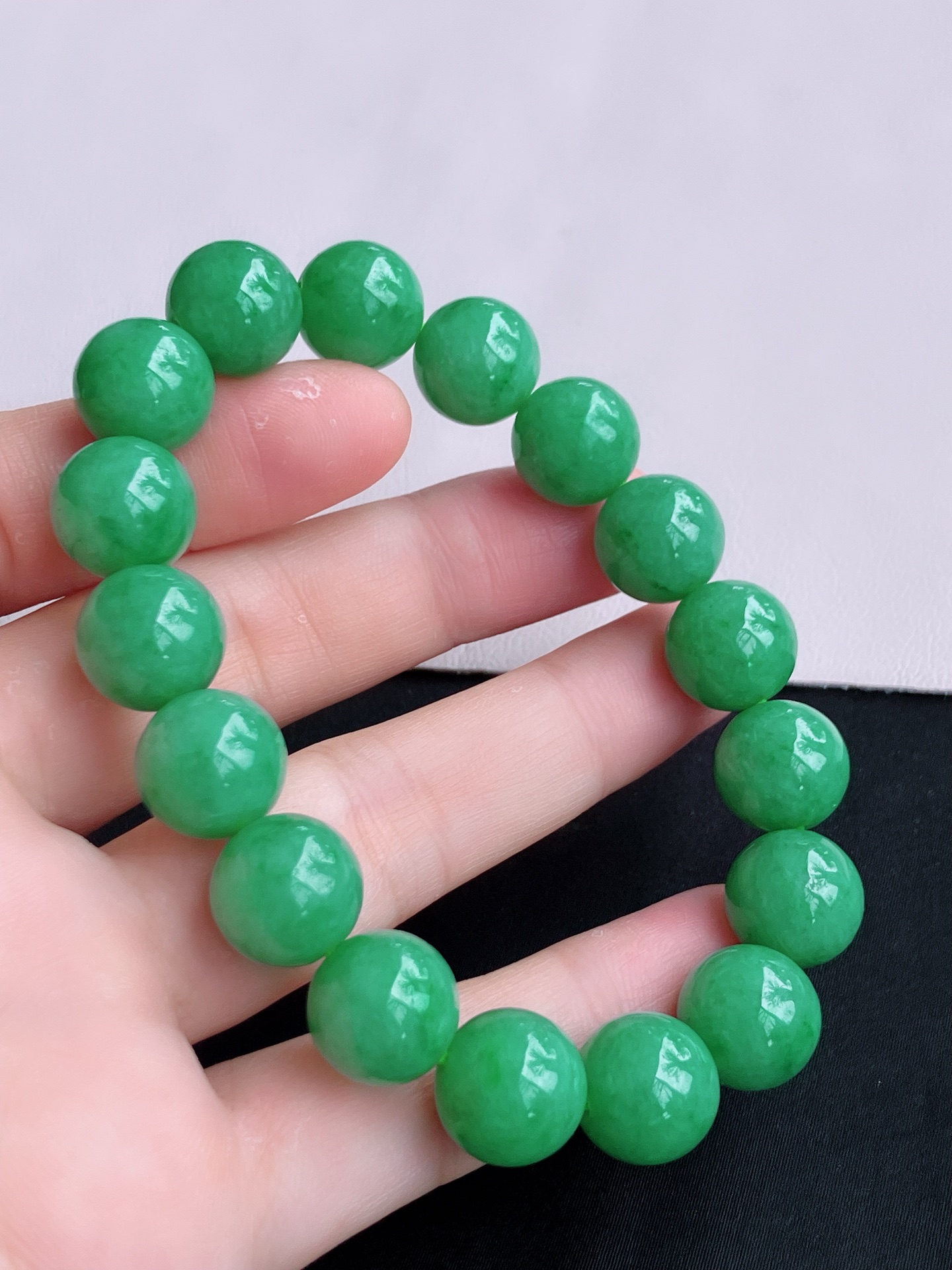 果绿手串，色美清爽，尺寸12.5/自然光实拍
