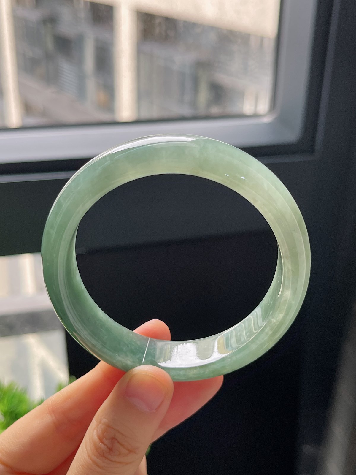 正圈57圈口，翡翠糯化种绿色手镯