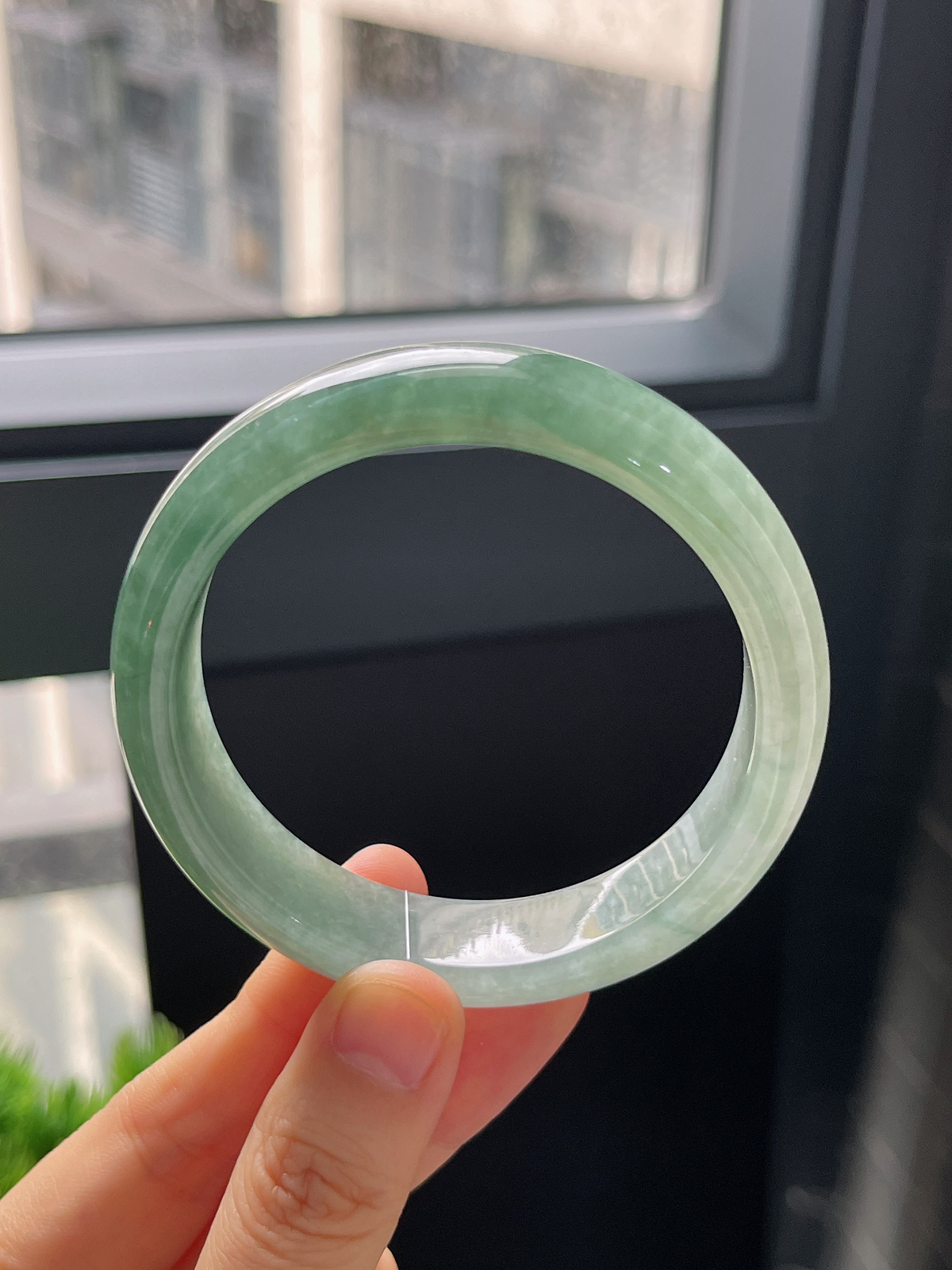 正圈55.9圈口，翡翠糯化种灰绿色手镯