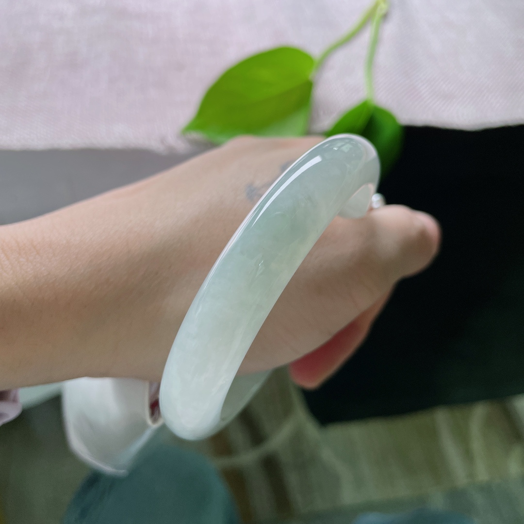 淡绿底正圈，水润细腻，淡雅倾心，种老，小清新，减龄，百搭，无裂，ss52683a