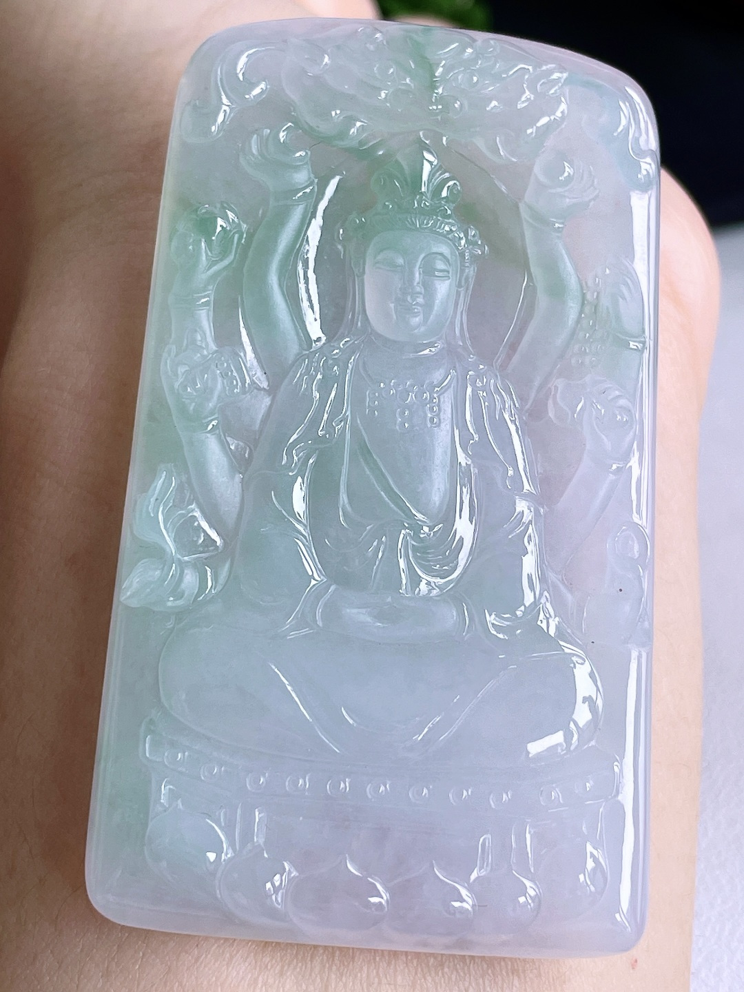 【裸石】糯冰飘花观音千手观音牌吊坠【说明】缅料 无裂 性比高【尺寸】67-38.3-5.2【重量】