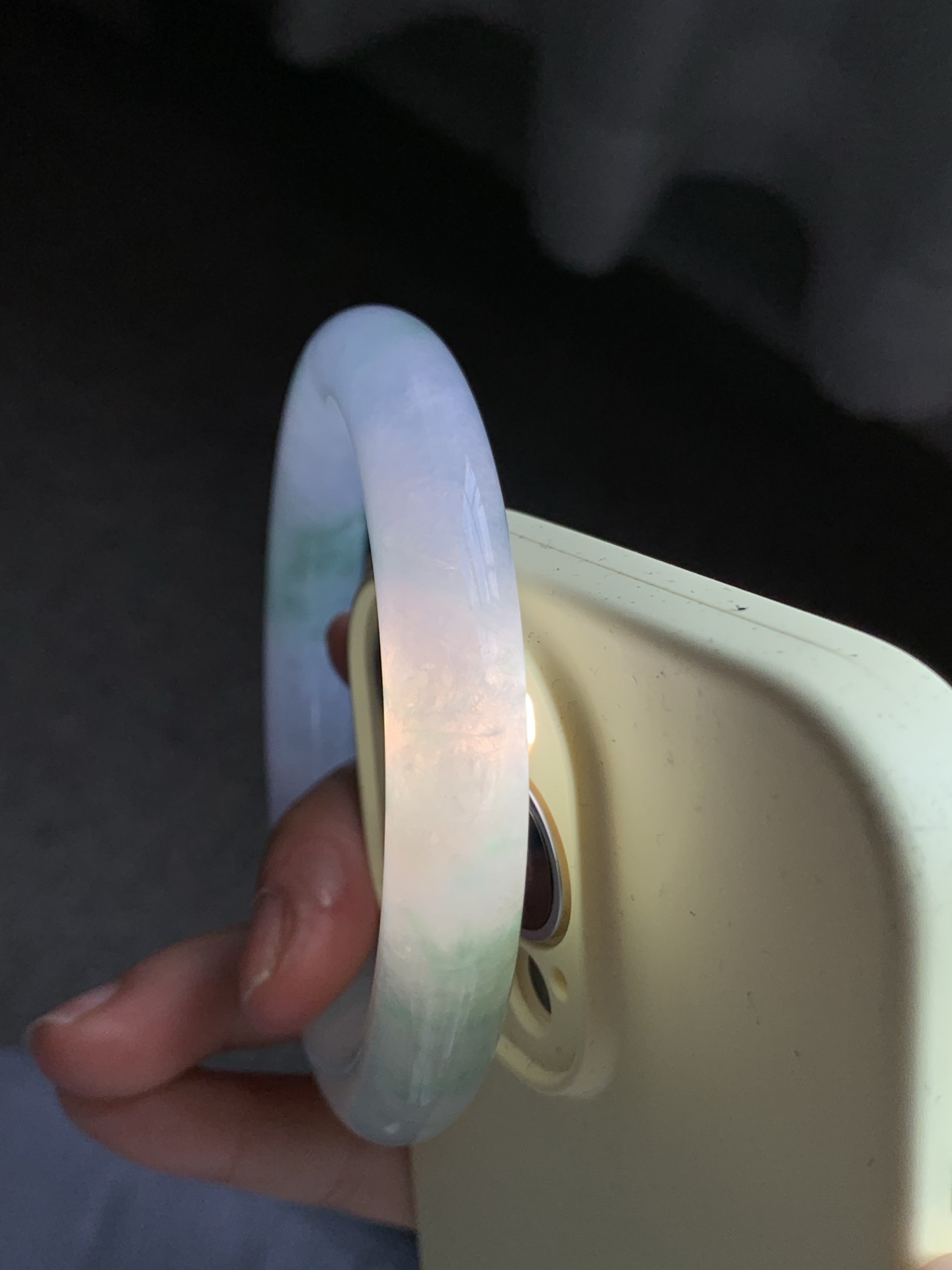 圆条56 57，圈口57.5/11.2/11.7，编码C5081484，描述冰糯飘绿，清透，水润，种老，细腻，打灯有棉絮