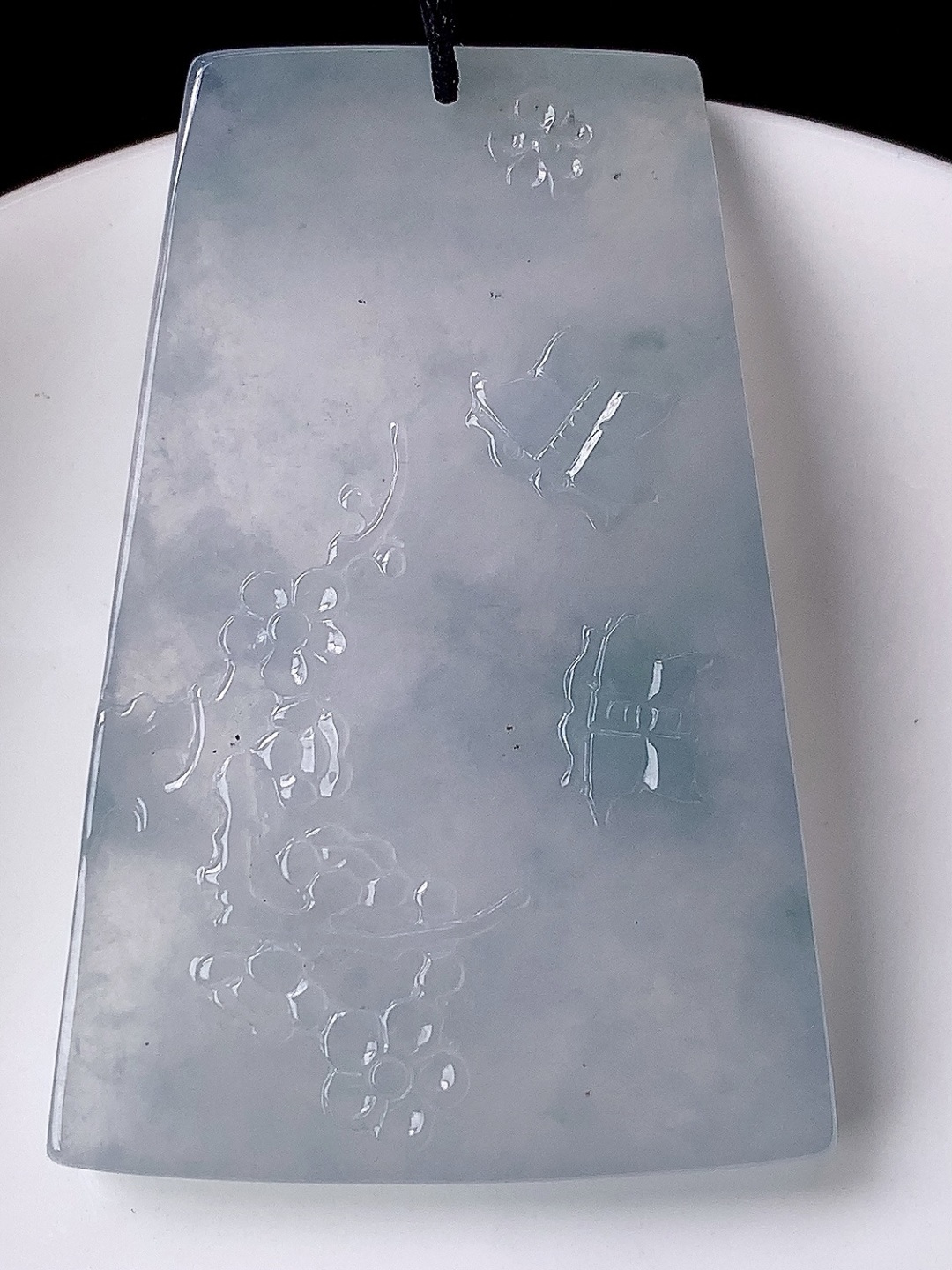 冰紫飘花山水牌挂件，冰胶水润，底子细腻，佩戴简单大方，50.4-35-5.8