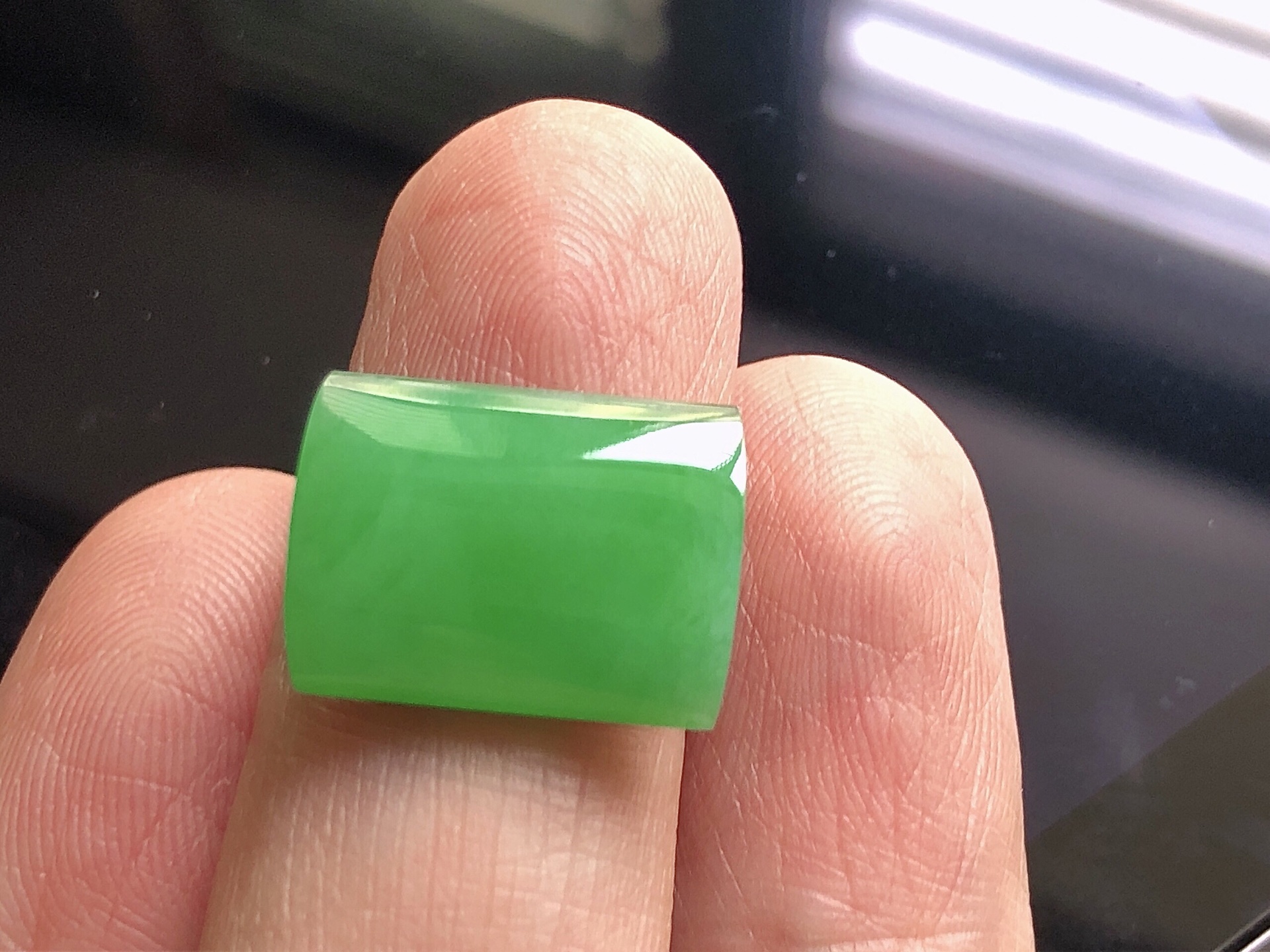 ️ 阳绿马鞍， 色泽艳阳，通透水润，玉质细腻，夺目迷人，镶嵌效果，品相，无裂，尺寸16.5*12.