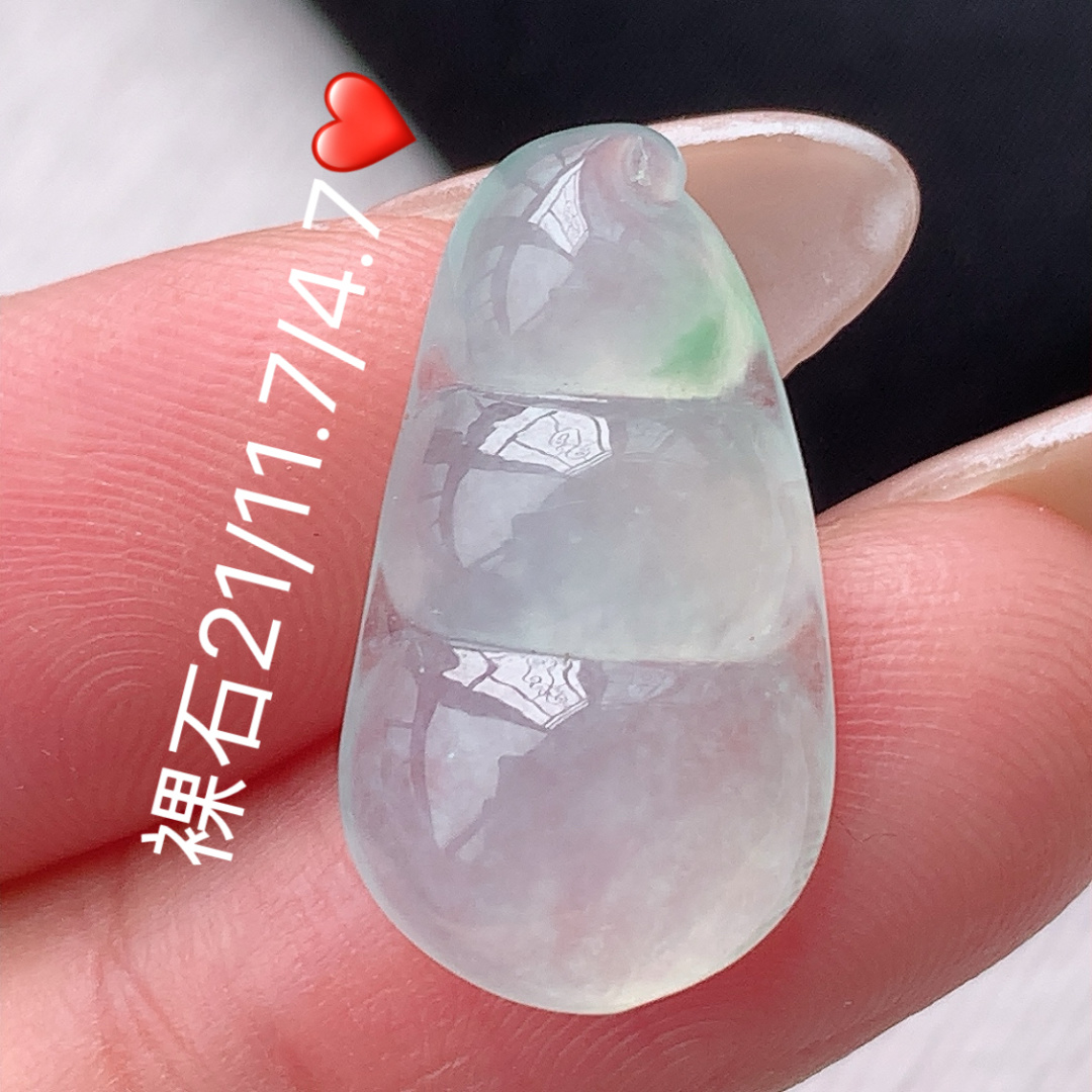 冰飘花福豆挂件，底子细腻水润，佩戴简单大气，21-11.7-4.7
