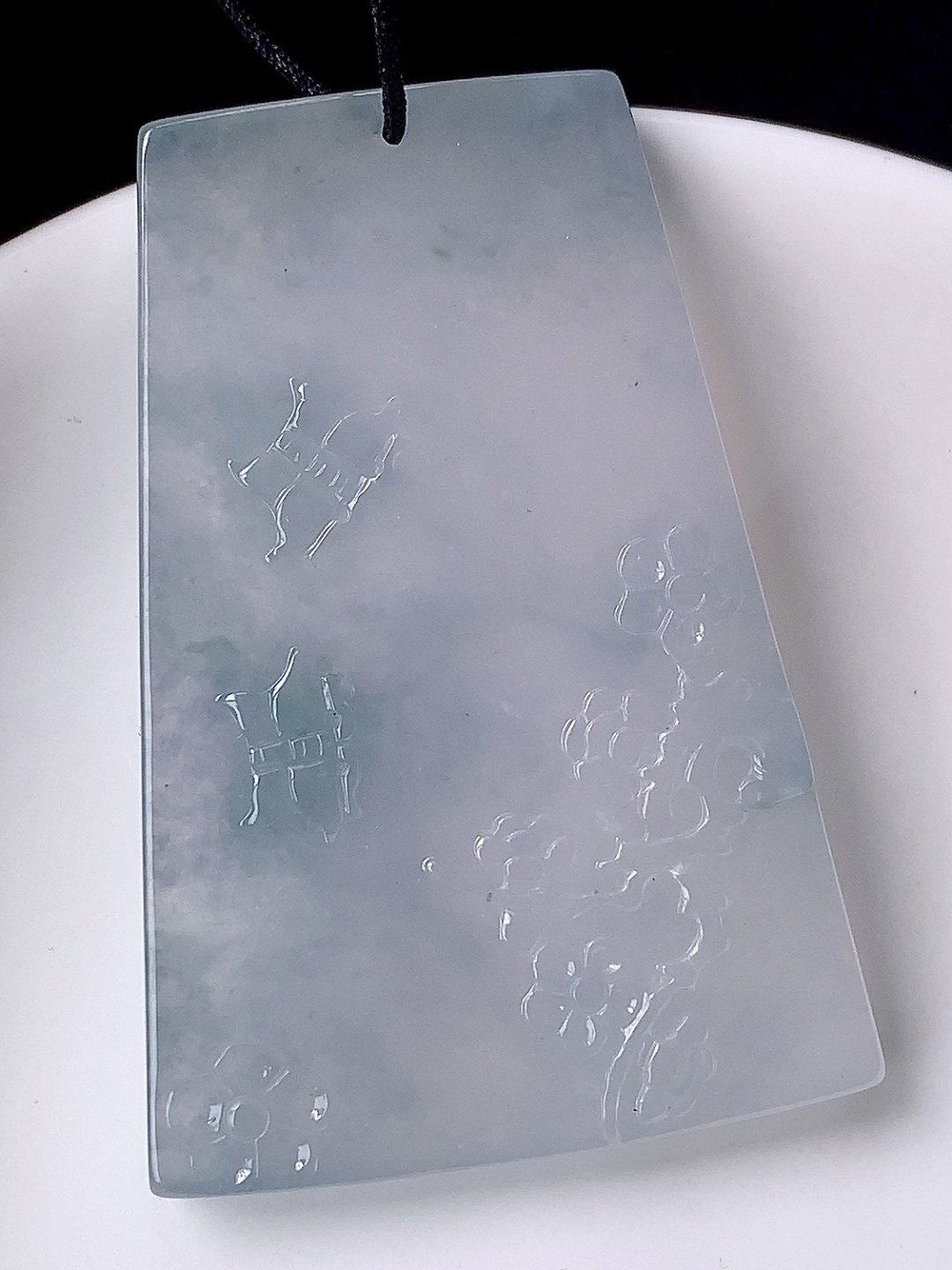冰紫飘花山水牌挂件，冰胶水润，底子细腻，佩戴简单大方，50.4-35-5.8