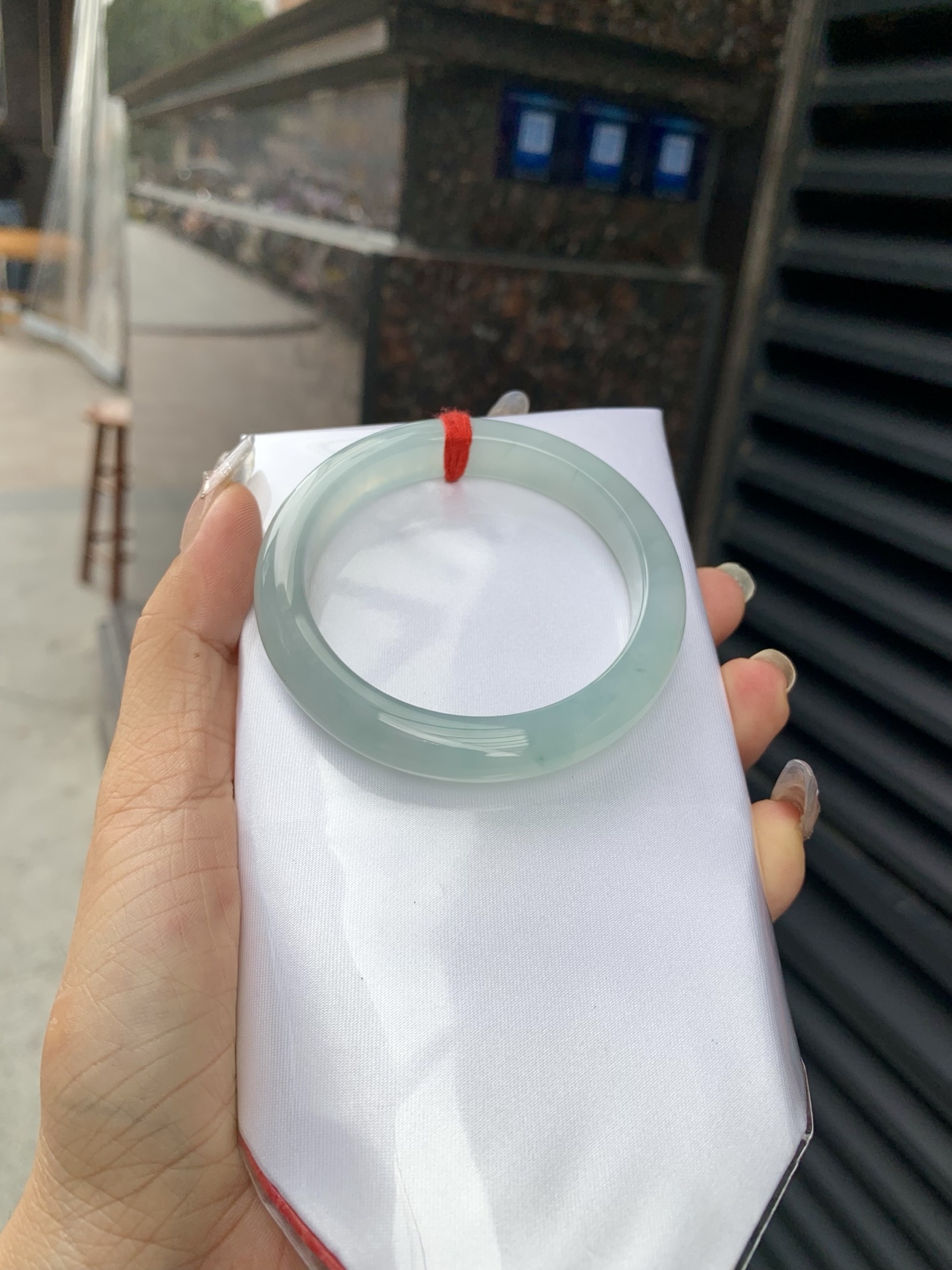 飘花正圈 0518-N751 打灯棉絮，底妆冰润，淡淡蓝底飘碎花，清爽中带着独特且直观的美