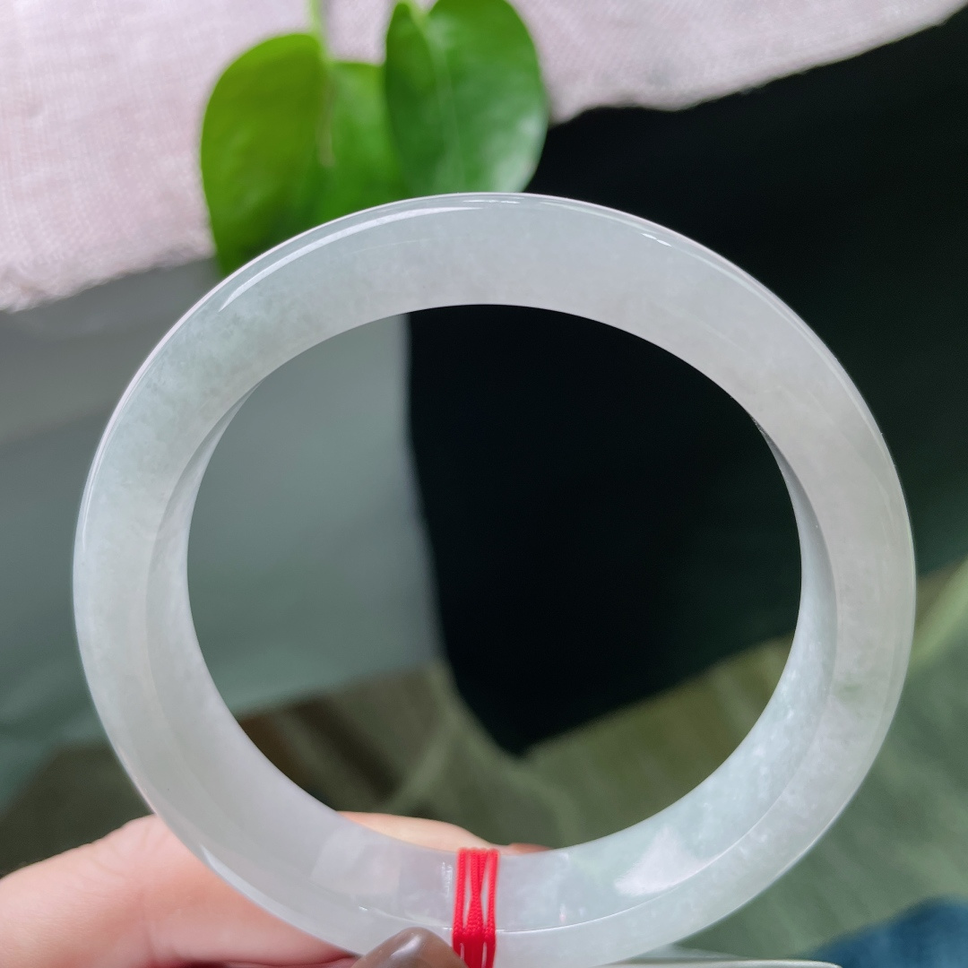 60.4/13/8.3，淡绿底正圈，大圈口，水润细腻，干干净净，柔美动人，无裂，ss52625a