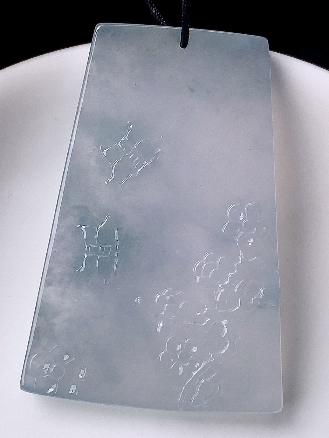 冰紫飘花山水牌挂件，冰胶水润，底子细腻，佩戴简单大方，50.4-35-5.8
