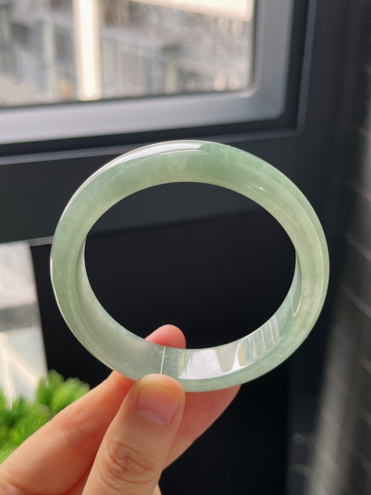 正圈55.7圈口，翡翠冰糯种绿色手镯