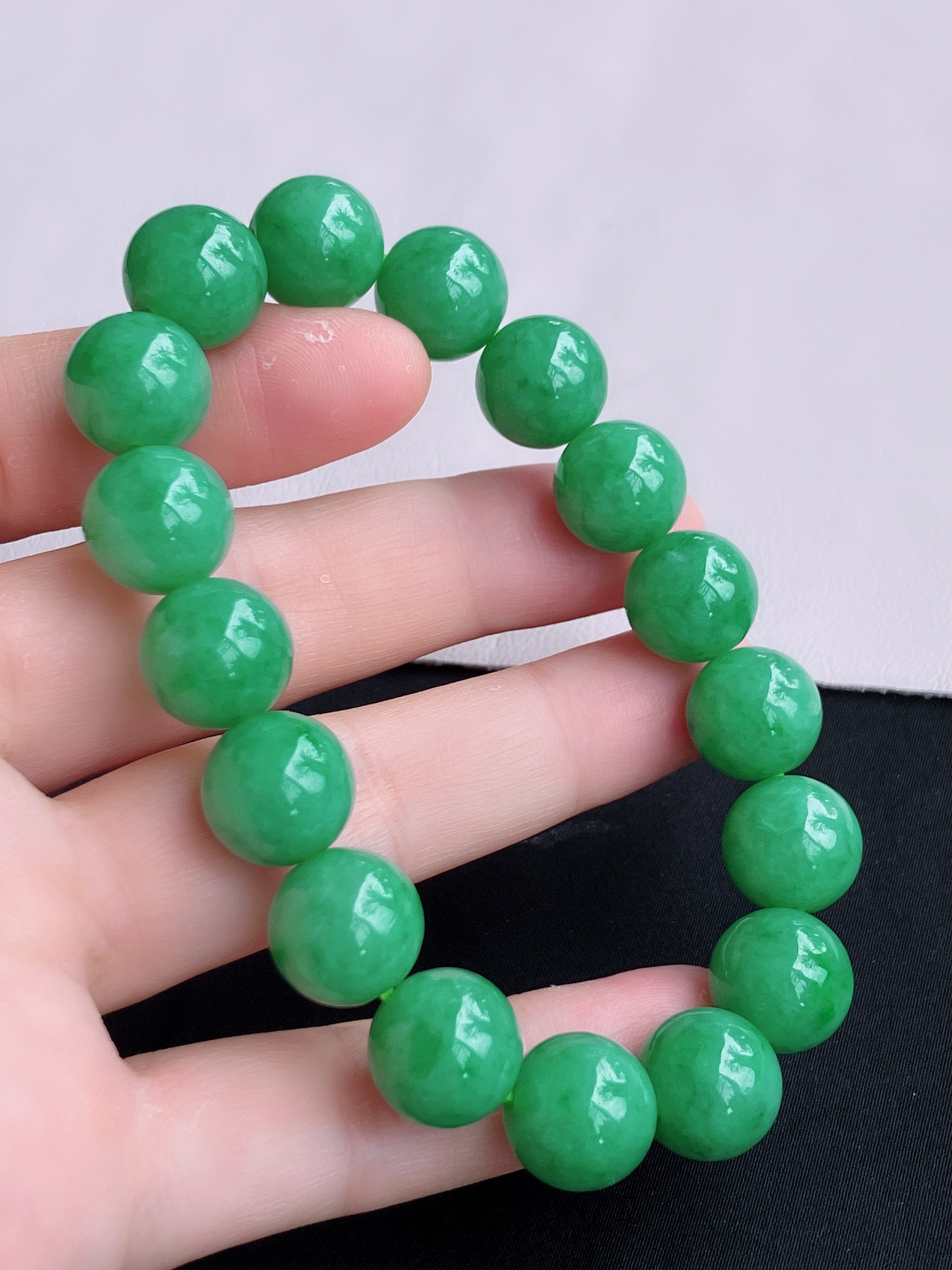 果绿手串，色美清爽，尺寸12.5/自然光实拍