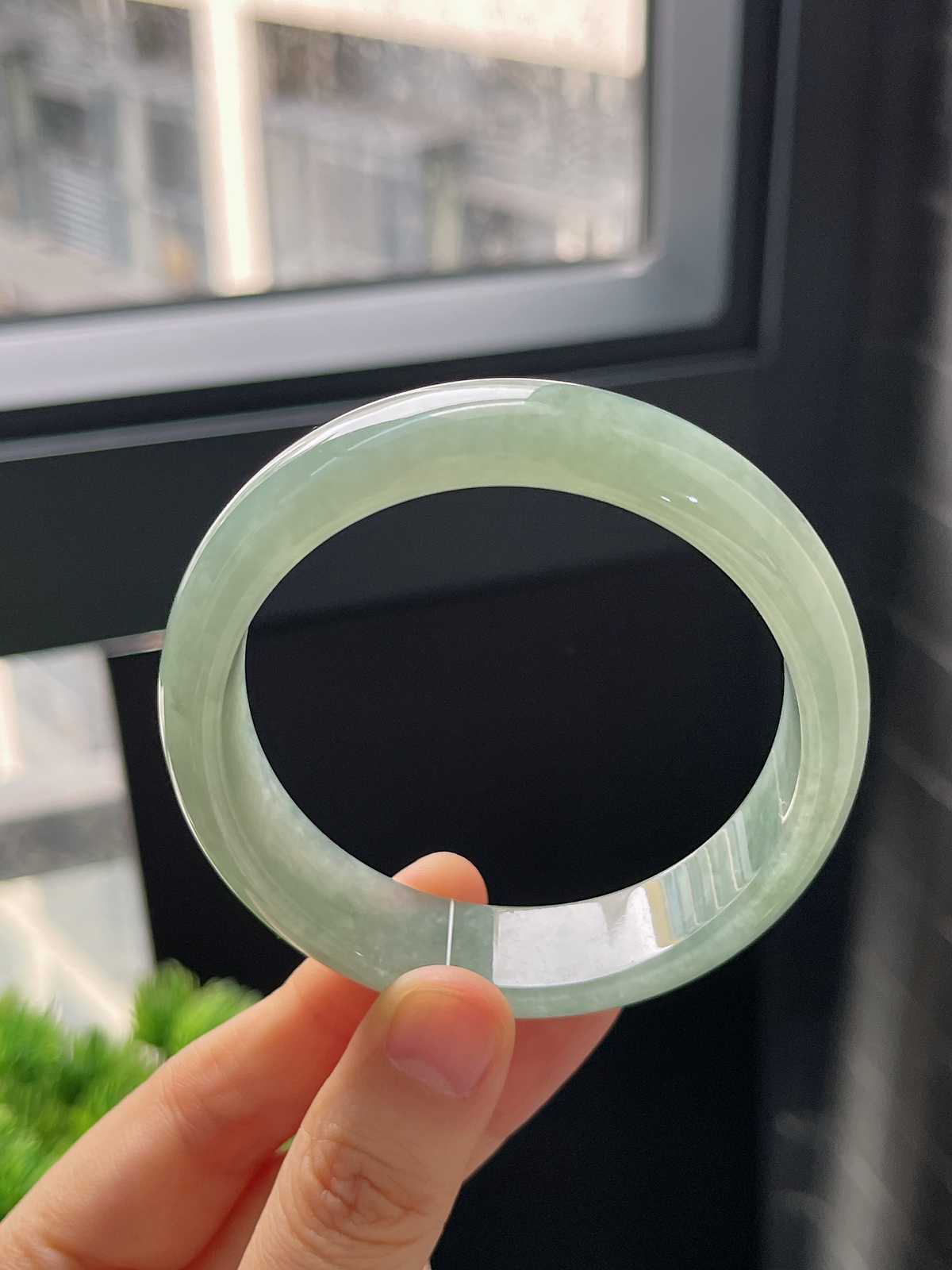 正圈55.7圈口，翡翠冰糯种绿色手镯
