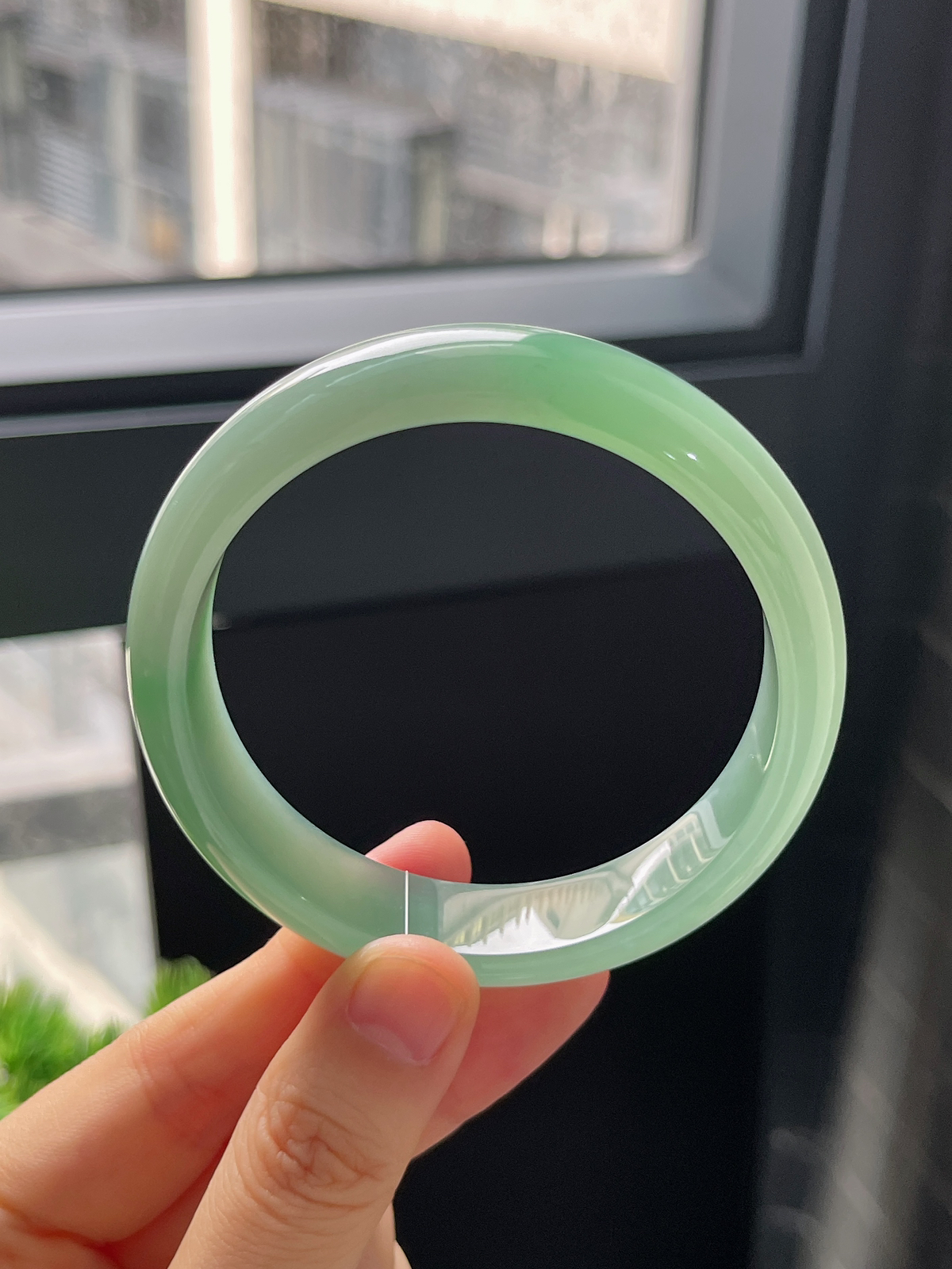正圈57.3圈口，翡翠冰糯种绿色手镯