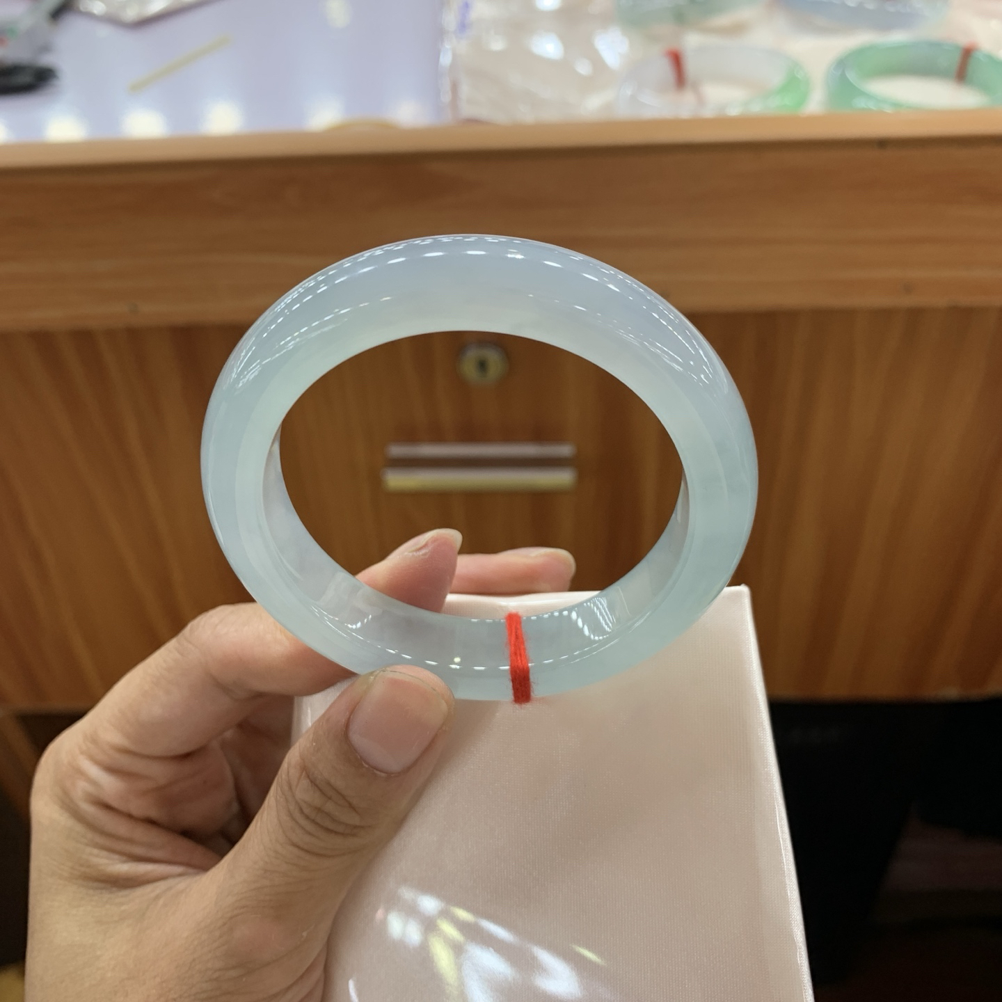 冰蓝正圈翡翠手镯
54.3-12-9